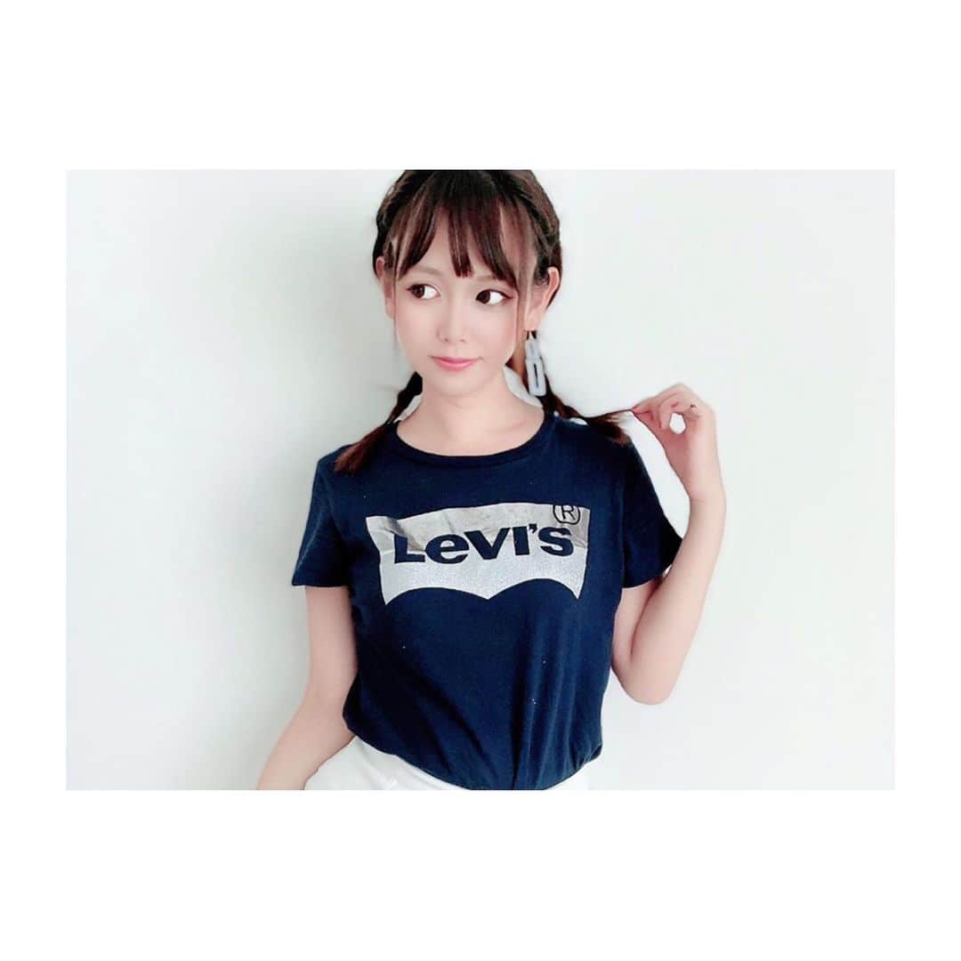のインスタグラム：「今日のヘアメイク🎀💄✨ 髪巻くのがめんどい時は 三つ編みって相場が決まってる🤣✋ #ヘアメイク #三つ編み #三つ編みヘア #セミロング #セルフヘア #ヘアセット #セルフヘアセット #今日の髪型 #今日のゆんちゃん」