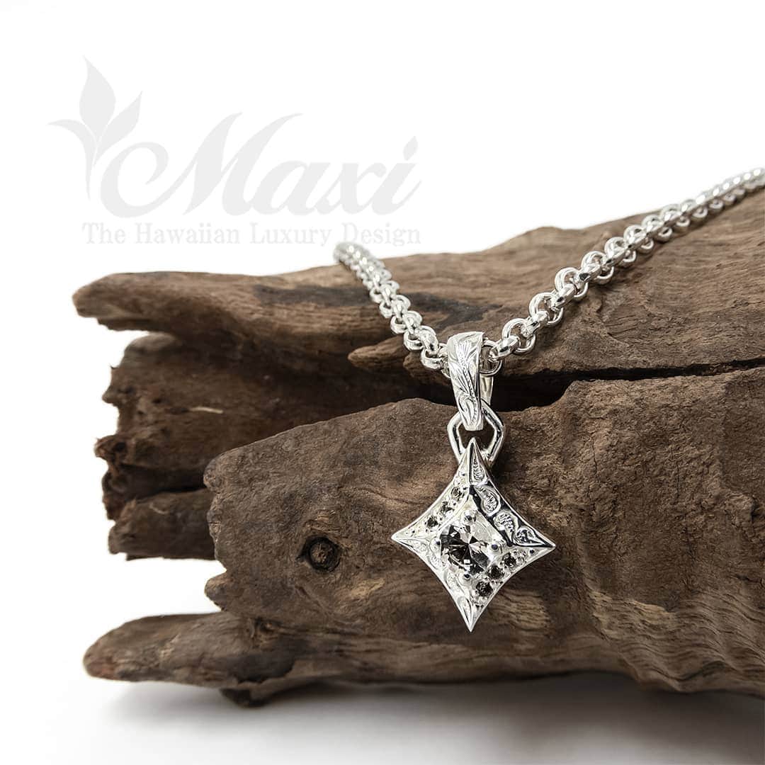 Maxi Hawaiian Jewelryさんのインスタグラム写真 - (Maxi Hawaiian JewelryInstagram)「Hoku pendant engraved Hawaiian scroll design⭐🌊⭐🌊🤙✨ #maxi #maxihawaiianjewelry #hawaiianjewelry #hawaiianheirloom #engraving #hawaii #hawaiian #pendant #hoku #star #マキシ #マキシハワイアンジュエリー #ハワイアンジュエリー #ハワイ #ハワイアン #ペンダントトップ #ホク #星 #スター  @maxi_press」9月12日 9時00分 - maxi_japan_official