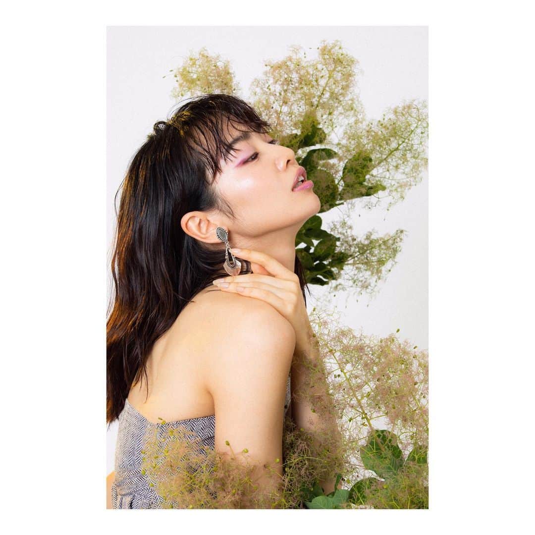 権藤朱実さんのインスタグラム写真 - (権藤朱実Instagram)「. 昨日の猛暑からの雷雨！！ 自然の威力って凄いなぁ・・・ テストのまとめ一部。(43)  photographer：Tao Ma →@mataozi hair make：kenya tadatomo →@tadatomo0505 model：akemi gondo(権藤朱実) →@akemigondo #Japan #Tokyo #woman #girl #shooting #testshoot #portrait #beauty #test #photo #summer #flower #thankyou #テストシュート #ビューティー #夏 #花 #撮影 #作品撮り #写真 #モノ作り #テストのまとめ #作品撮り募集 ご依頼は事務所までよろしくお願い致します☺︎ →@satorujapan_official #model #satorujapan #akemigondo #モデル #サトルジャパン #権藤朱実 ☑︎プロフィールのリンクにて、Blog更新中☺︎ My blog『ake photo』 →http://ameblo.jp/akemi-gondo/」9月12日 8時54分 - akemigondo