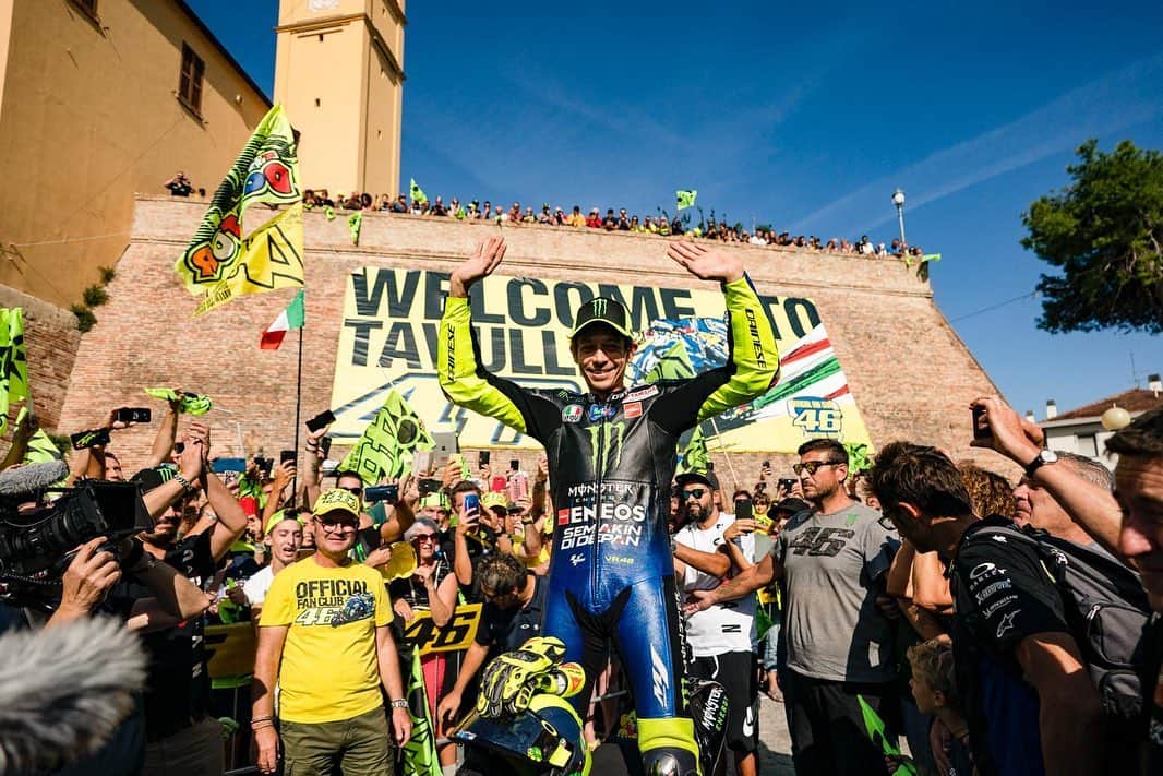 バレンティーノ・ロッシのインスタグラム：「Da Tavullia a Misano con la mia M1 📸 by @camilss」
