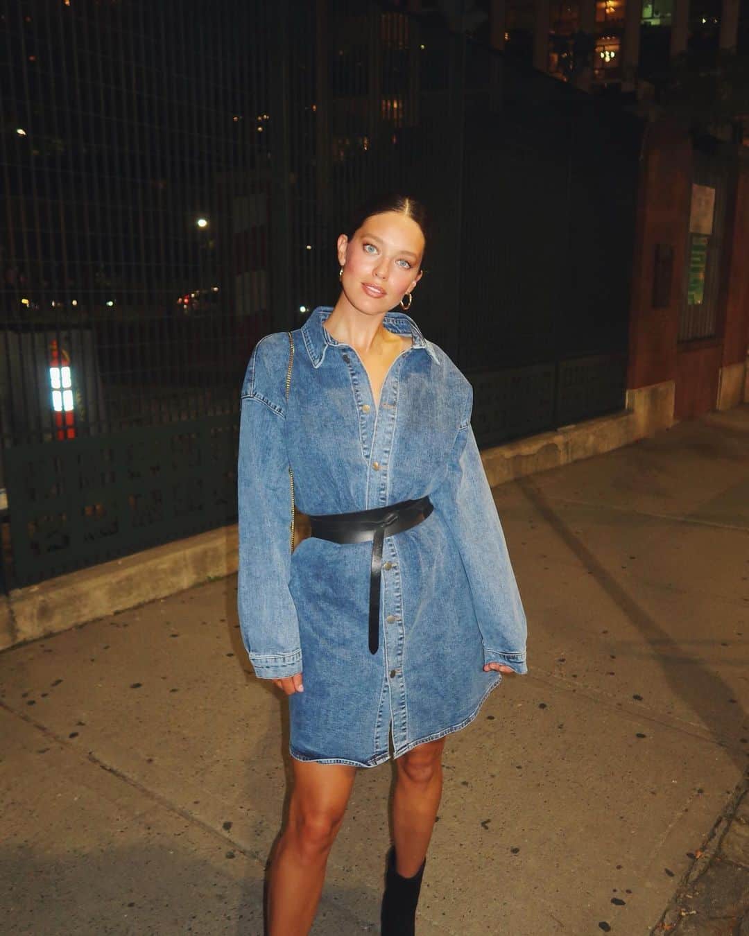 エミリー・DiDonatoのインスタグラム：「Little denim dress > little black dress PS my Instagram husband is BACK @boohoo」