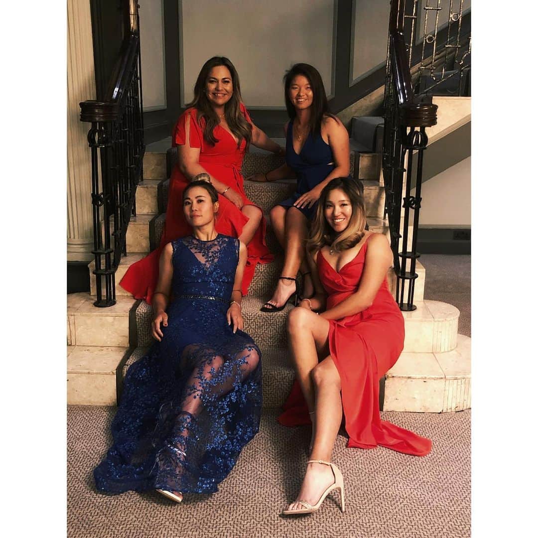 リセット・サラスのインスタグラム：「❤️Hot Mess Pod 💙 (color coordinating was unintentional)」