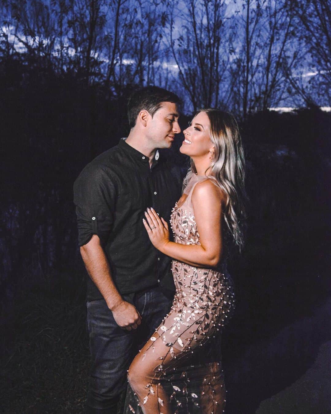 Shannonのインスタグラム：「In the darkness all I see is you, when I’m lost you lead me home, it’s true 🎶  one of our fav songs seemed fitting with this pic 🥰 we both forgot our anniversary the other day lmao 🤣 but whatever, I love you deeply every day anyway 💕 thank you for always making me a better person @mooshmooshvlogs 😘」