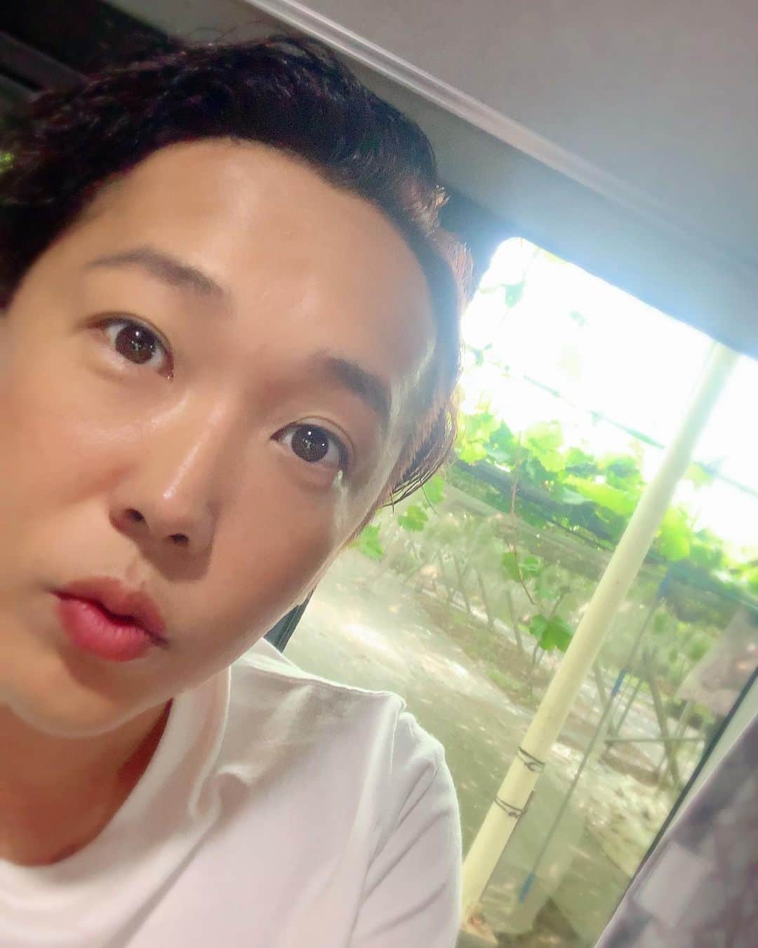 金子貴俊のインスタグラム：「今日もロケですよー(^^)って毎日ロケ(^^) 忙しいけど楽しいよー(^^) 今日も色々食べ歩き〜！ まだまだ残暑厳しいけど、ファイト〜！ #ロケ#さんぽ#散歩#ウォーキング#wolking」