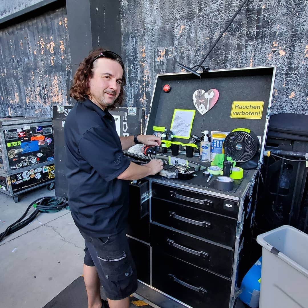 KISSさんのインスタグラム写真 - (KISSInstagram)「#KISS Crew getting ready at @isleta.amphitheater ! #EndOfTheRoad World Tour」9月12日 9時43分 - kissonline