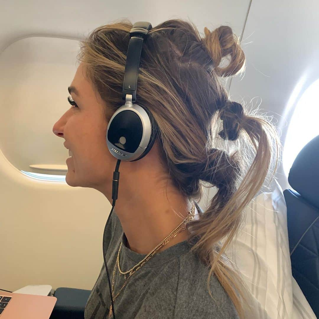 Jessie Jamesさんのインスタグラム写真 - (Jessie JamesInstagram)「I was just minding my business watching Wolf of Wall Street on our flight from New York back to Nashville when eric took my phone and took this super flattering picture of me because he wanted me to see the crazy hairstyle I had given myself while flying, because I get nervous and just start doing weird stuff like biting nails and putting my hair in random knot hairstyles 😂」9月12日 9時49分 - jessiejamesdecker