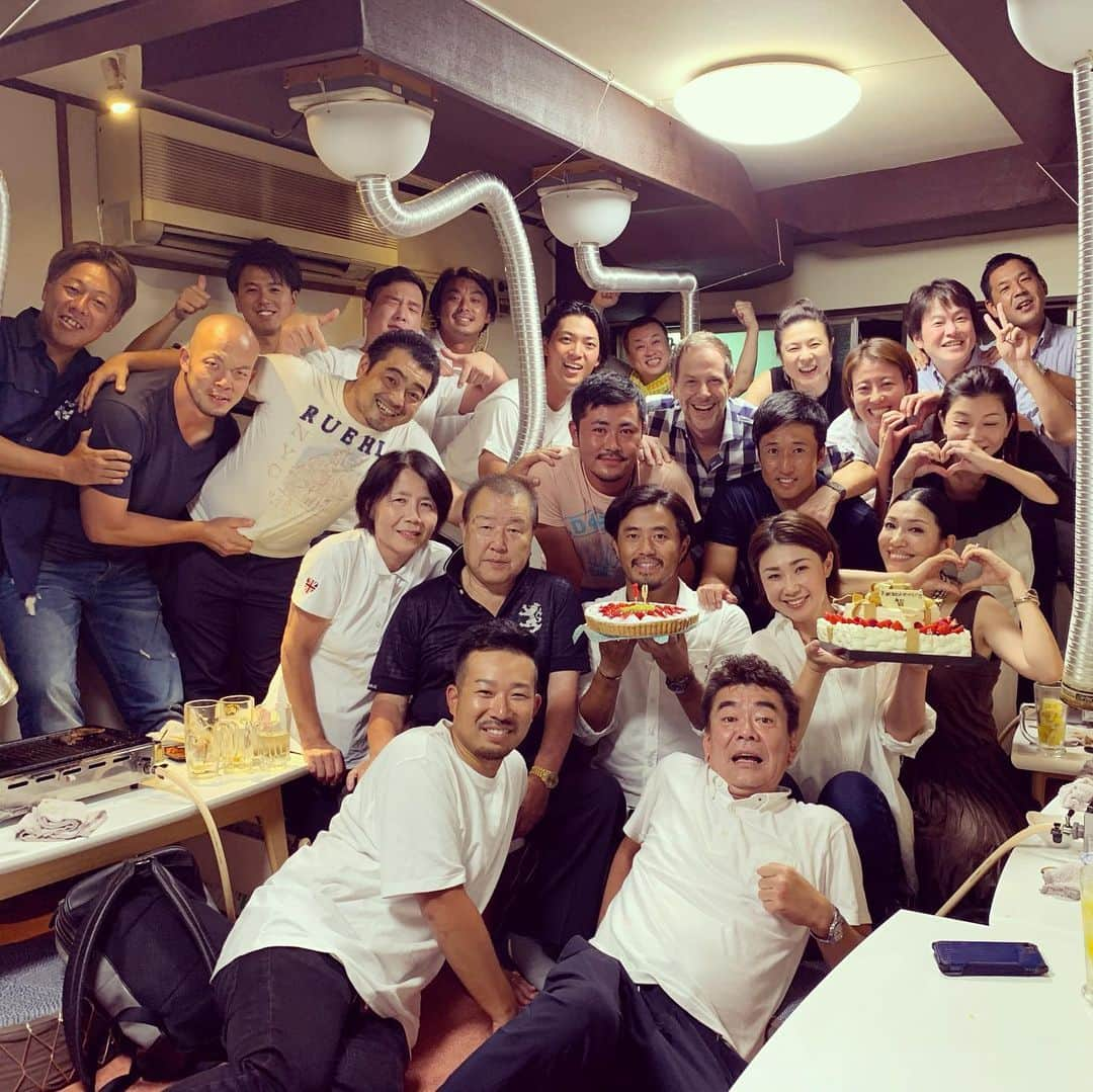 小平智さんのインスタグラム写真 - (小平智Instagram)「誕生日祝っていただいて、ありがとうございます！ 1年で1番、皆んなに支えられて生きてるのを実感する日です！ 20代はいい年だったので、30代はもっといい年にできるように努力します💪 がんばるぞ〜 #911 #誕生日 #皆んなありがとう #酔った #人が多すぎて #タグ付けめんどくさいからしない」9月12日 10時21分 - satoshi_kodaira_official