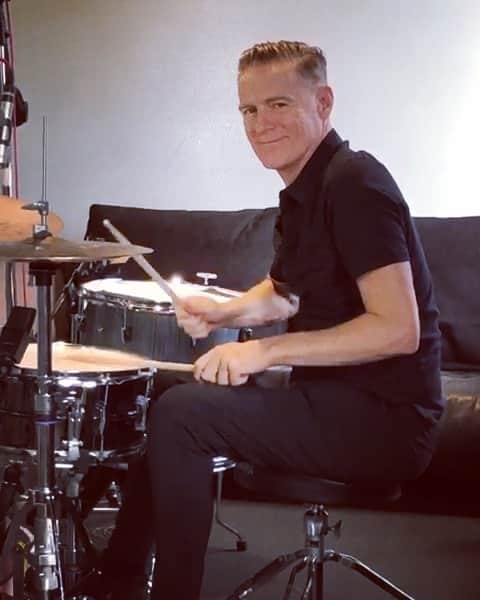 ブライアン・アダムスのインスタグラム：「Rocking out 🥁 #bryanadamsshinealight #drummer #drummersofinstagram #rockin」