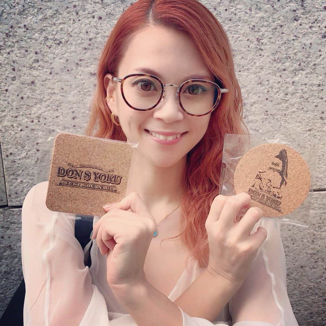 小柳ゆきのインスタグラム：「明日開催、 9月13日(金) 「YUKI KOYANAGI 20th Anniversary Live "DON $ YOKU"」 皆様のお越しをお待ちしております。 . 【グッズ、CD先行販売】 グッズ、CDの先行販売は16:00〜17:30の予定です。 ※ブレスレットのみ18:00〜の販売となります。 ブレスレットはお1人様2個までとさせていただきます。 . グッズ購入特典もございます。 詳細は公式HPをご覧ください。 . . bySTAFF #ドリンクも販売しています #おまけでコースター付いてきます」