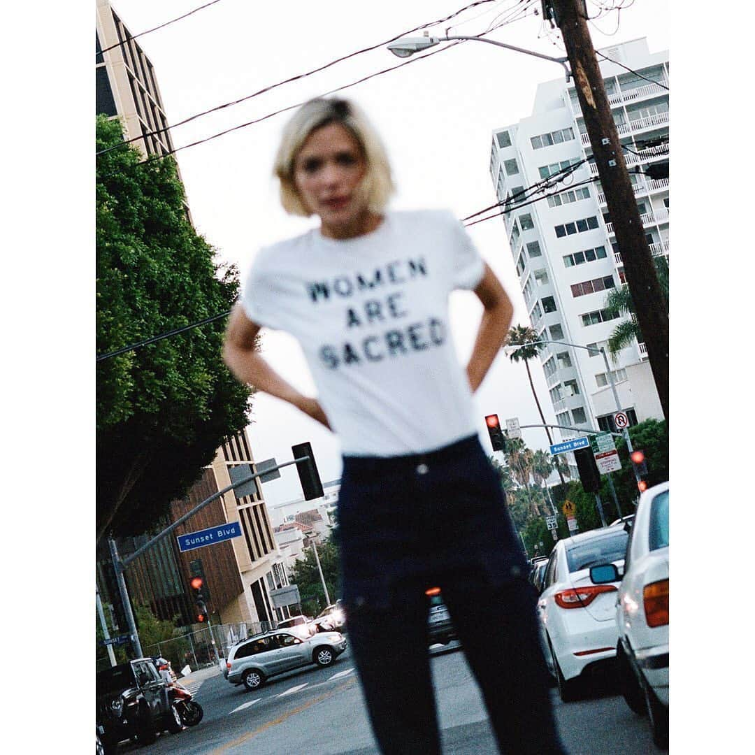 ジェイミー・キングさんのインスタグラム写真 - (ジェイミー・キングInstagram)「Don’t you forget it ❤️ •  The Album 📸 @inaniehoff #womenaresacred  #inaniehoff」9月12日 10時53分 - jaime_king