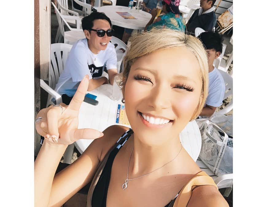 高橋由真さんのインスタグラム写真 - (高橋由真Instagram)「8月31日♡ ゆまとまいしゃんの海最終日🏝 . ボスに連れられ、江ノ島に行く前に逗子海岸と由比ヶ浜に行ったら、色んな人に出会った♡☺︎ . 初めましての人も、久々に会えた人も∩^ω^∩💕 . 高校生からの友達や、お仕事繋がりの人もいたり☺︎ . はやにゃんはますます大きくなってたし、たもちんさんは2月以来ですが相変わらず細くて顔小さくて吸い込まれるような美しさ🤤💕 . 元気なみんなに会えるとこっちも元気もらえる🥺💕💕 海で再会出来るってホント素敵！ . ボスとバス旅したのも新鮮で楽しかったし、来年も逗子と由比ヶ浜にひょっこりしたいなあ∩^ω^∩❤️ . . . #海 #夏 #2019summer #逗子 #由比ヶ浜 #滅多に来ない #ほぼ来ない #ほぼ初めて #ホームは #江ノ島 #🏝 #新鮮 #楽しかった #❤️」9月12日 10時48分 - yumachi1021