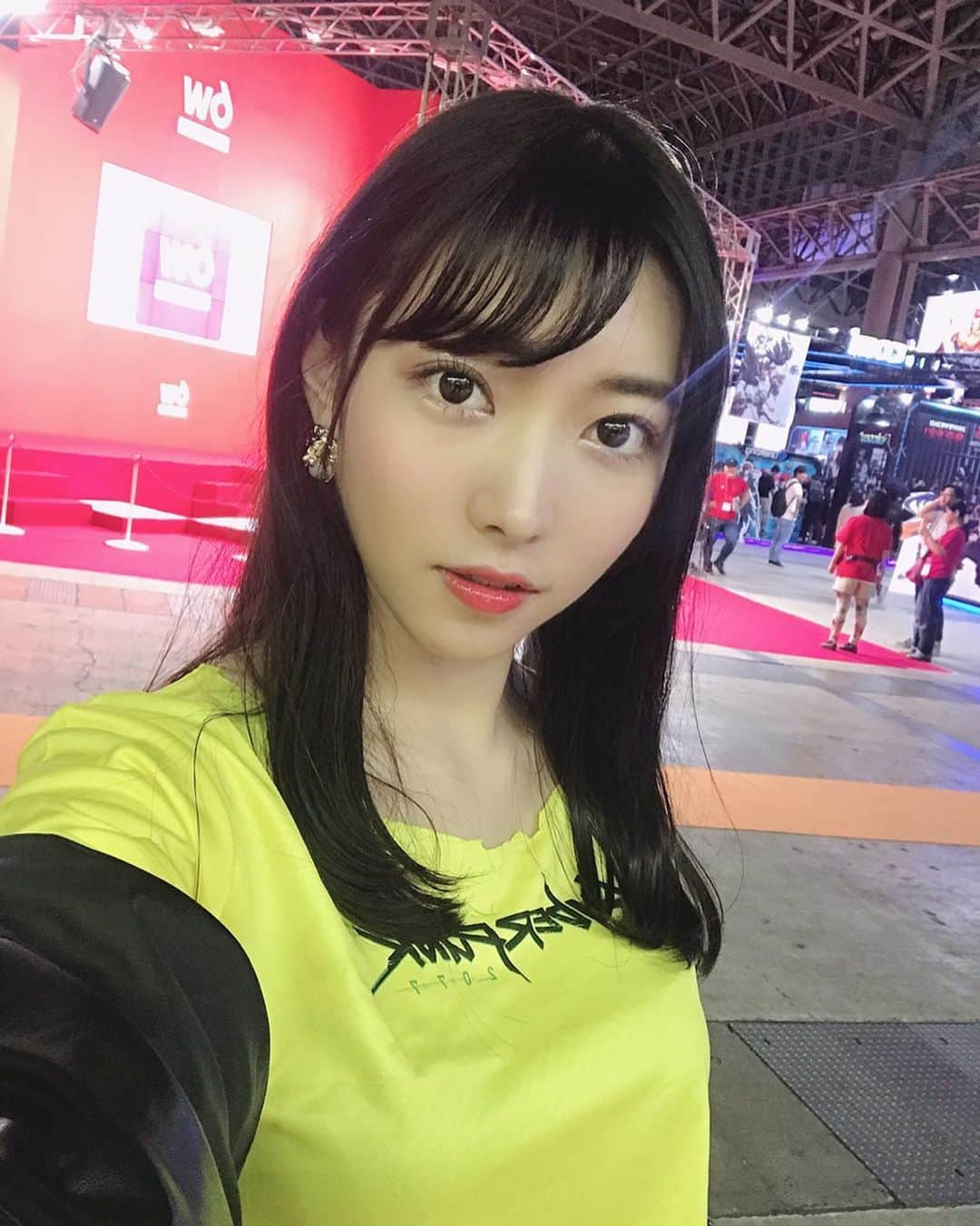 橘穂奈美のインスタグラム：「TOKYO GAME SHOW2019 ビジネスデイと一般公開日合わせて4日間います🎮 遊びに来てね🙋‍♀️ #tokyogameshow2019 #tokyogameshow #cyberpunk2077 #東京ゲームショウ #東京ゲームショウ2019 #サイバーパンク2077　#作品撮り #作品撮影 #作品撮りモデル #サロンモデル」