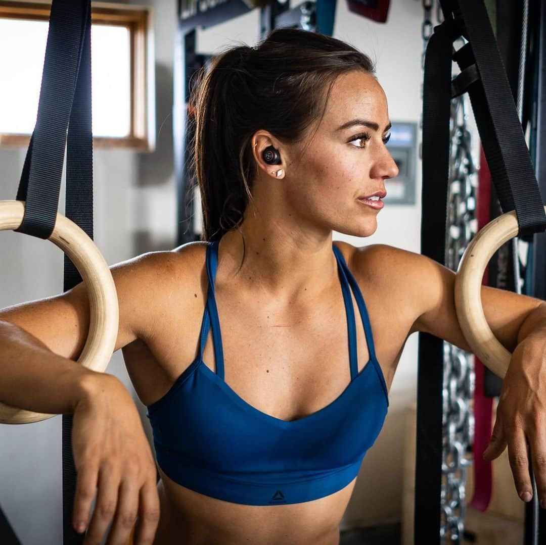 Camille Leblanc-Bazinetさんのインスタグラム写真 - (Camille Leblanc-BazinetInstagram)「💥Best way to get going?💥 🎶Putting some good Jam 🎶  @esc_sounds “  Comment with your favorite Jam!!! I want to know what to put on my playlist next 😎👊🏽 “  Mine :  because you loved me - Celine Dion  #nooneistoogoodforcelinedion #celineistogoodforyou  #nationaltreasure #bestsigner #imcanadian #sogood #cannotnotsingalong #singalong」9月12日 11時09分 - camillelbaz