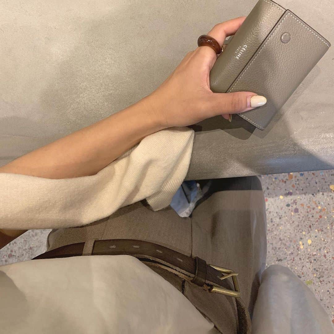 saanaaeのインスタグラム：「好きな色味🌾 すっかり涼しくなって嬉しい #NUEbyas #celine #涼しいな #🌙」