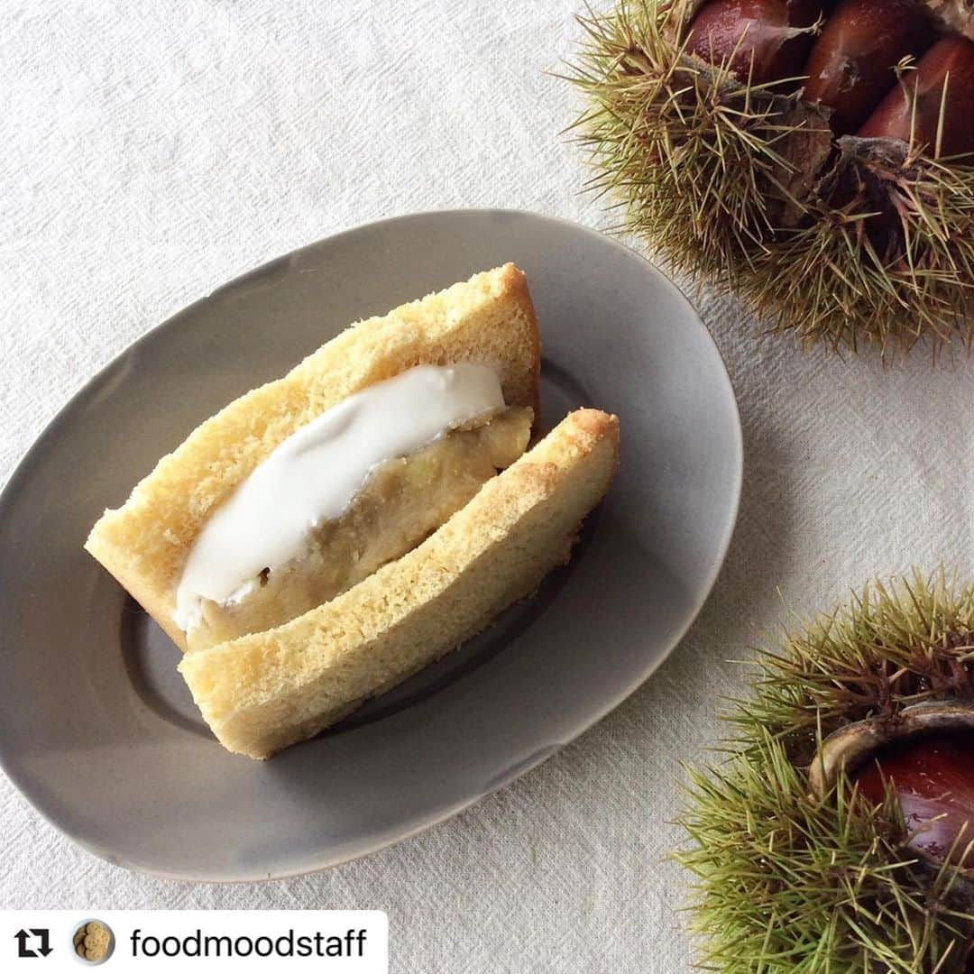 なかしましほ（foodmood）さんのインスタグラム写真 - (なかしましほ（foodmood）Instagram)「#Repost @foodmoodstaff with @make_repost ・・・ 本日もお越しいただきありがとうございました。  明日から、栗のシフォンサンドをご用意いたします🌰🌰 まだ蒸し暑い日が続きますが、ぜひ秋を先どりしにいらしてくださいね。  当日お昼の12時以降にシフォンサンドやクッキーなどのお取り置きも承っております。  フードムード☎️042-573-0244  #なかしましほ  #フードムード  #シフォンサンド  #シフォンケーキ  #栗のシフォンサンド  #栗  #秋」9月12日 20時34分 - foodmoodshop