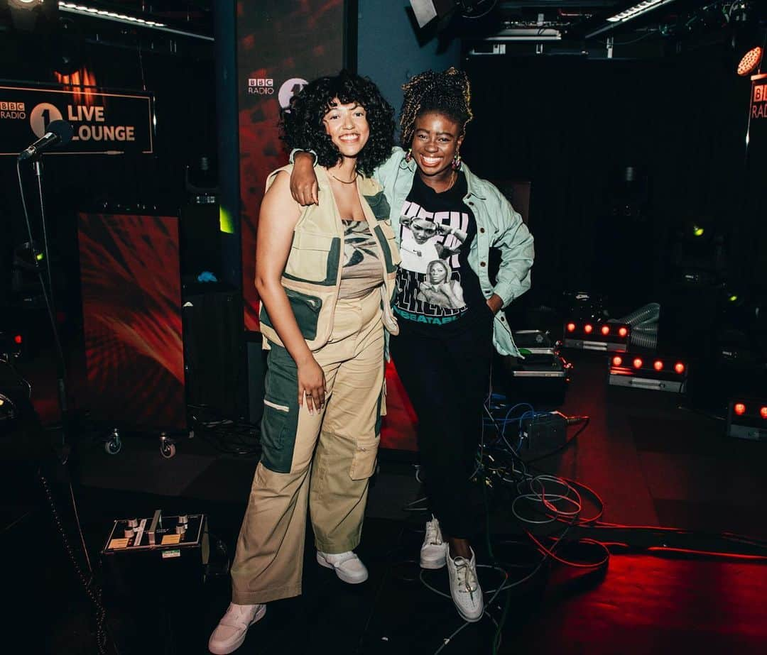 BBC Radioさんのインスタグラム写真 - (BBC RadioInstagram)「@mahalia making Thursday infinitely better with her #R1LiveLoungeMonth performance ✨」9月12日 20時37分 - bbcradio1