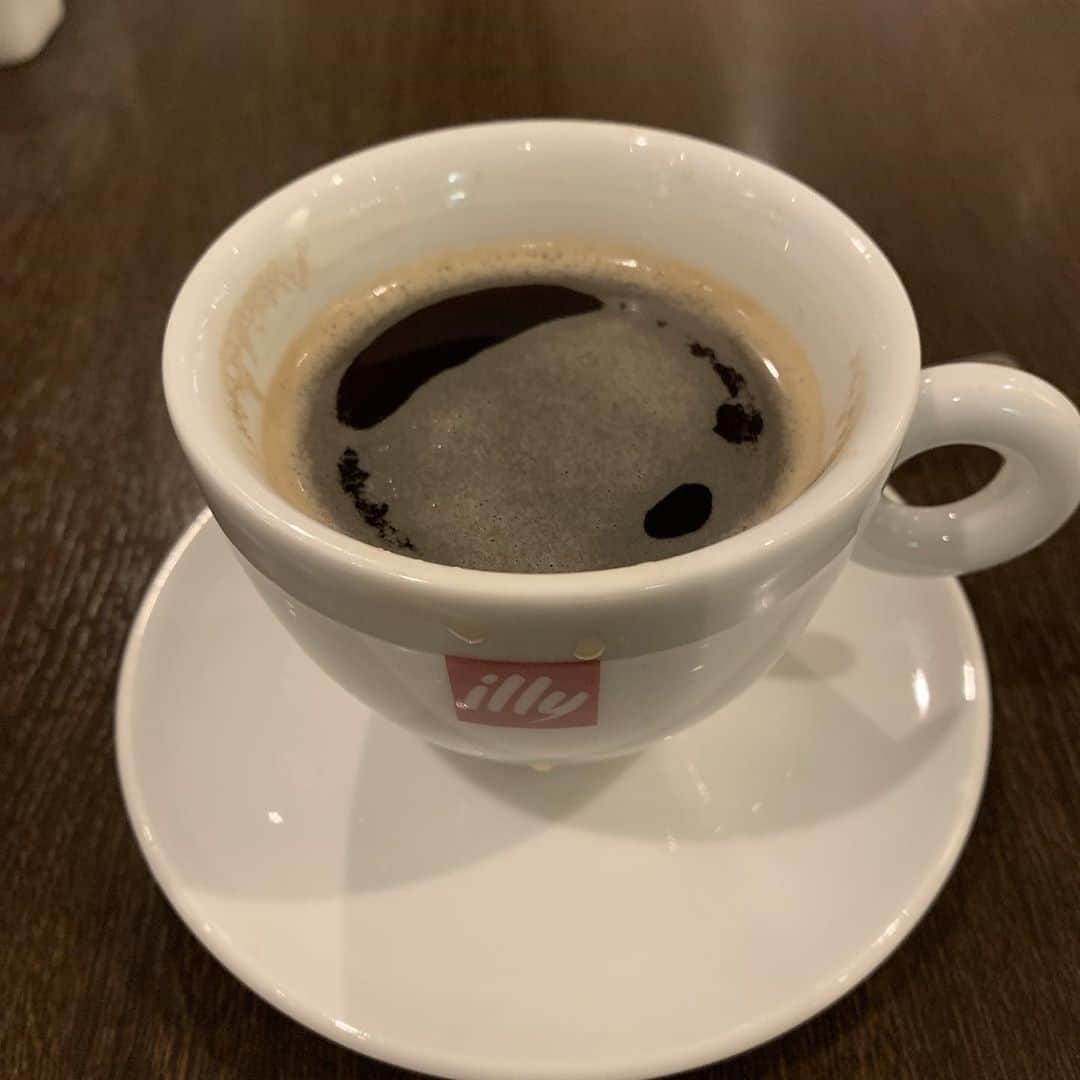 村田諒太さんのインスタグラム写真 - (村田諒太Instagram)「食後のコーヒータイム 本日も頑張りました リラックスにはコーヒーが1番 #relax #coffee」9月12日 20時38分 - ryota_murata_official