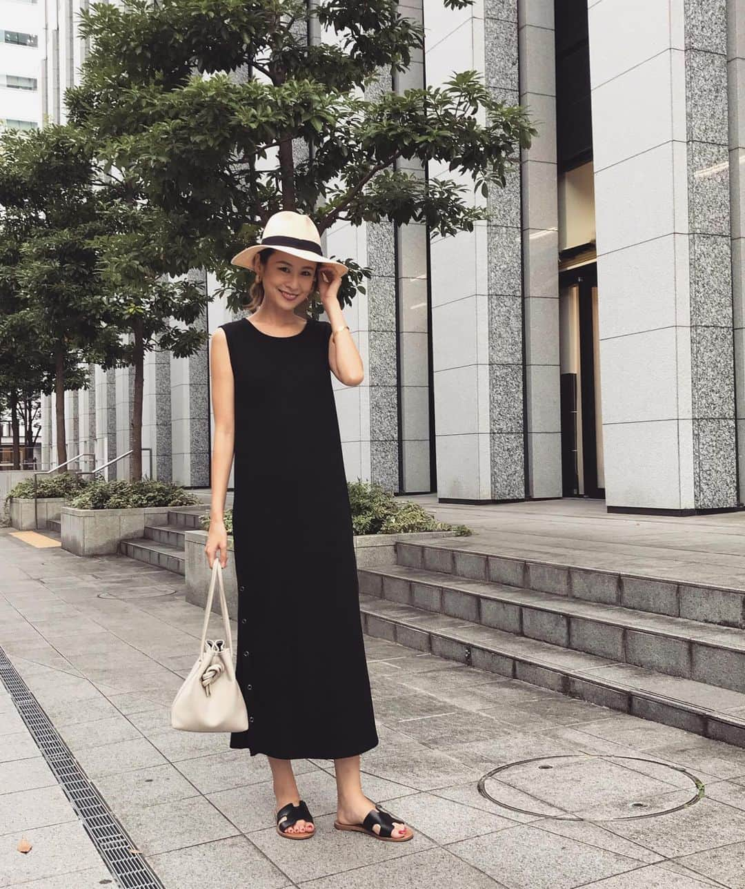 MAICOさんのインスタグラム写真 - (MAICOInstagram)「#outfit  One piece... @coca_official_store Bag... @vasic_newyork  数日前の。 明日東京は秋の風が吹くそうです。 まだまだ夏コーデでいたいなぁ☺️」9月12日 20時47分 - maico0327