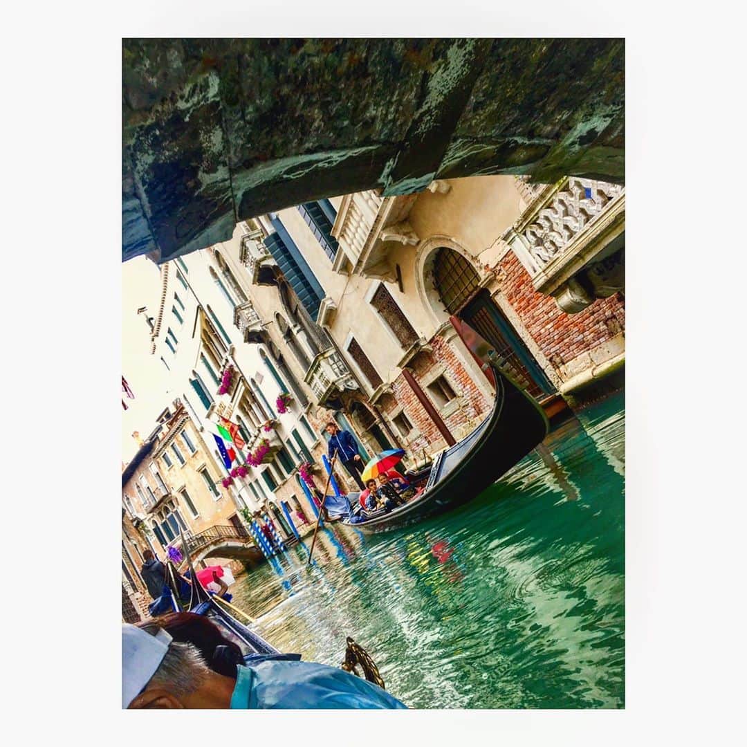 のインスタグラム：「🇮🇹✈️ #ヴェネツィア #ゴンドラツアー #さっき間違えて #カヌー って #書いてたわ #恥ずかしぃ…」