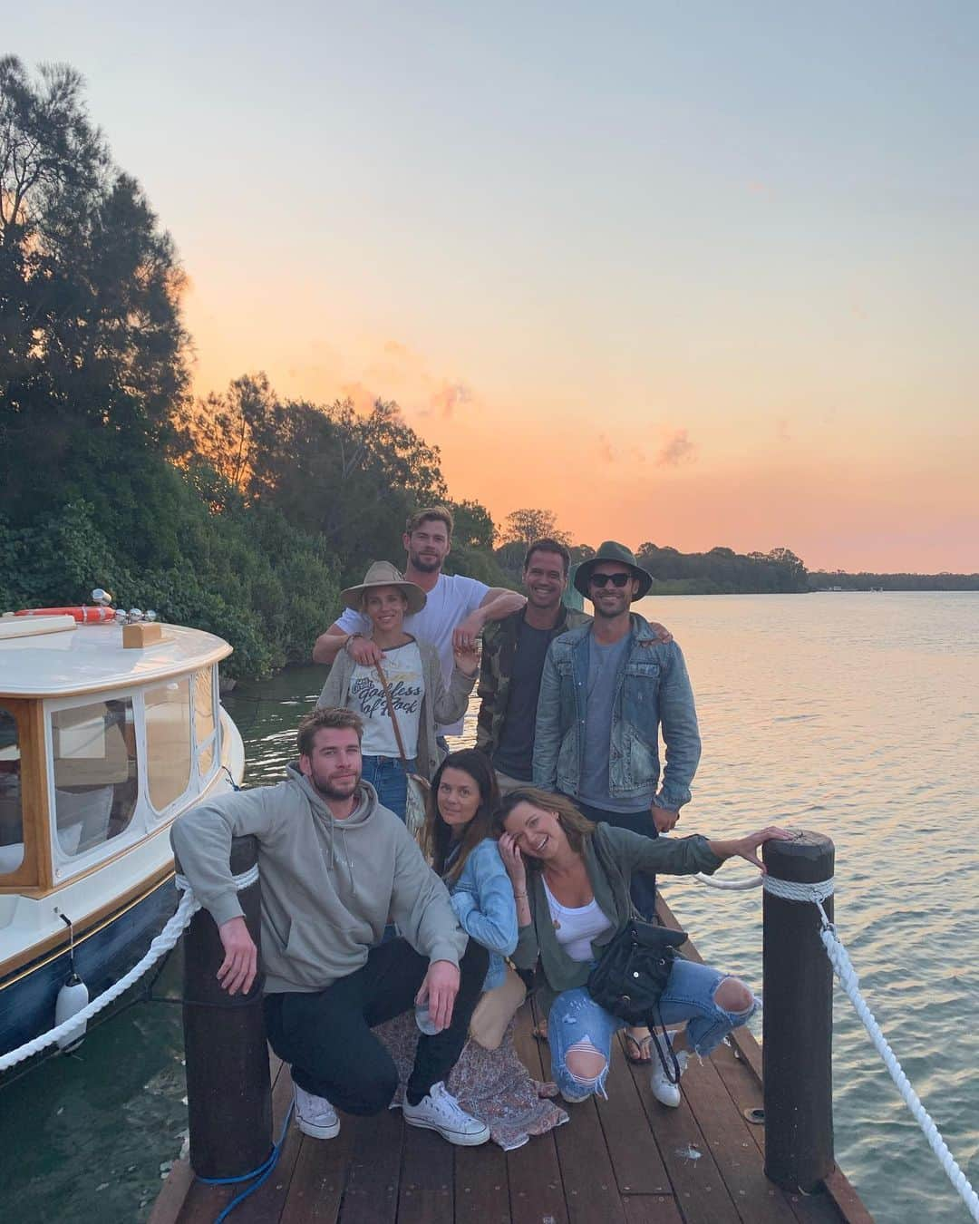 クリス・ヘムズワースさんのインスタグラム写真 - (クリス・ヘムズワースInstagram)「Another little hidden gem in @australia  Thanks for the hospitality @makepeaceisland !! @elsapatakyconfidential @liamhemsworth @lukemun @aprilmun @leiselj8 @azzagrist」9月12日 20時45分 - chrishemsworth