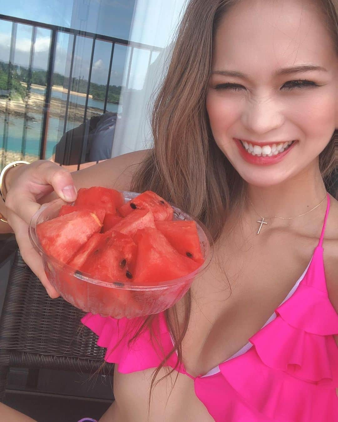 彩希エリナさんのインスタグラム写真 - (彩希エリナInstagram)「33歳初飯は大好きなスイカ🍉🍉🍉 #watermelon #ilovewatermelon #summerday #balcony #bikinigirls #bikini #pinkpinkpink #fruits #fruitslover  #スイカ #大好き #果物好き #アイラブフルーツ #33歳初飯 #バルコニーで #むしゃむしゃ #ビキニスタイル #ビキニ #ピンクビキニ #三角ビキニ #水着 #晴天 #オーシャンビュー #フルーツ星人 #🍉」9月12日 20時56分 - erina_saiki