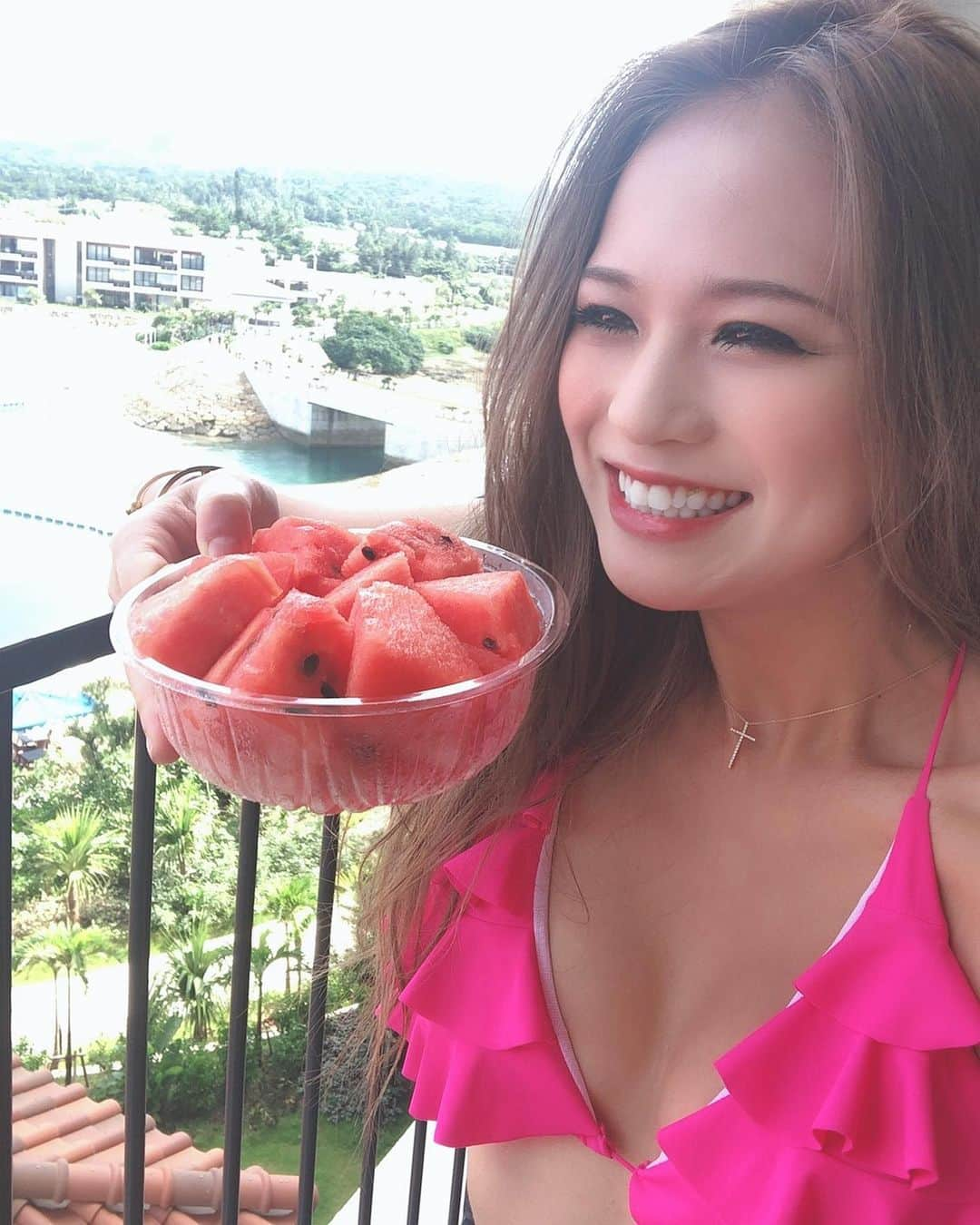 彩希エリナさんのインスタグラム写真 - (彩希エリナInstagram)「33歳初飯は大好きなスイカ🍉🍉🍉 #watermelon #ilovewatermelon #summerday #balcony #bikinigirls #bikini #pinkpinkpink #fruits #fruitslover  #スイカ #大好き #果物好き #アイラブフルーツ #33歳初飯 #バルコニーで #むしゃむしゃ #ビキニスタイル #ビキニ #ピンクビキニ #三角ビキニ #水着 #晴天 #オーシャンビュー #フルーツ星人 #🍉」9月12日 20時56分 - erina_saiki