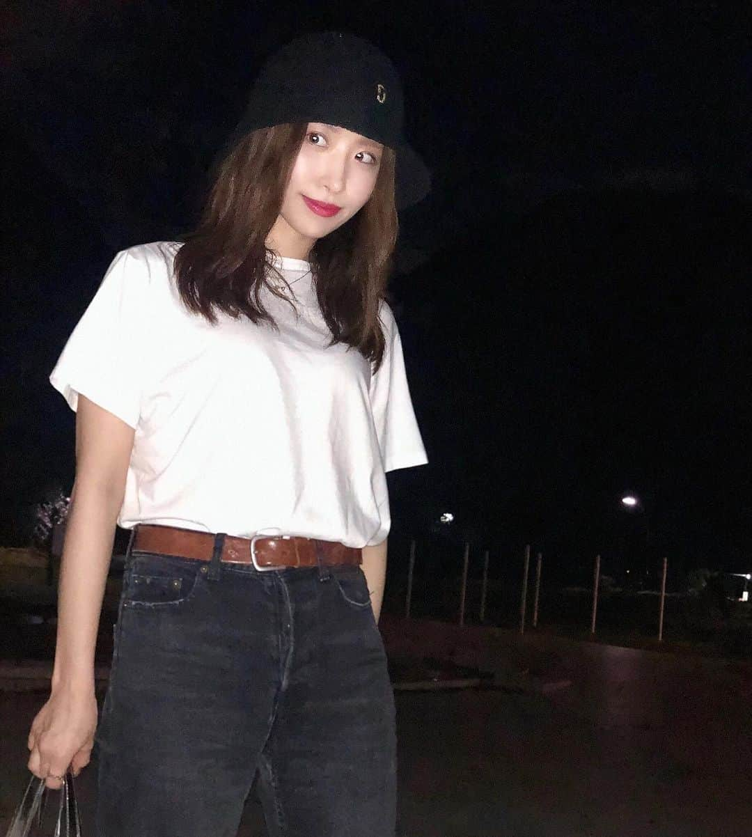 岩井ひかるさんのインスタグラム写真 - (岩井ひかるInstagram)「夜カフェすき🚶‍♀️ そして新しいiPhone📱 アップルオタクとしては iPhoneは新しいのがいいタイプです。笑笑 pro派！！ #iphone11pro #欲しい #max にするか迷う。 #散歩 #深夜カフェ #シンプルコーデ #バケットハット #marcjacobs #お気に入り帽子 #좋아요환영 #좋아요꾸욱 #데일리룩 #패션 #오오티디」9月12日 20時53分 - hikaruuu_i