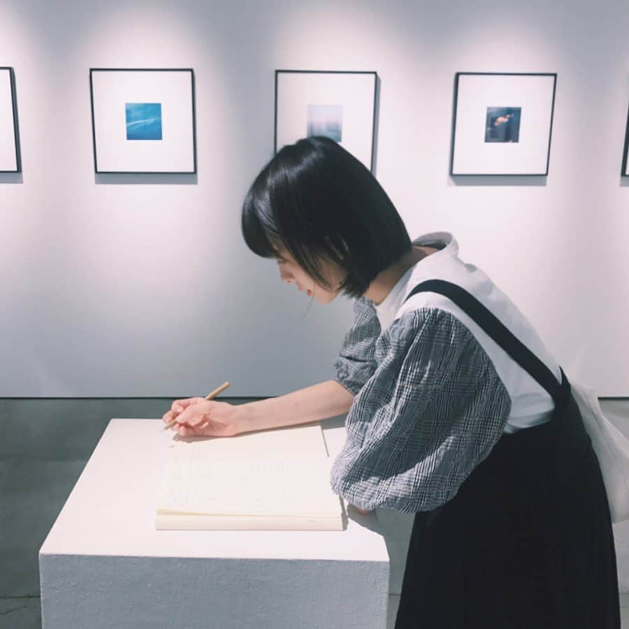 吹越ともみさんのインスタグラム写真 - (吹越ともみInstagram)「写真見てわぁ〜〜😳って言ったり、 美味しいご飯食べてう〜〜ん🤤って言ったり。 ㅤㅤㅤㅤㅤㅤㅤㅤㅤㅤㅤㅤㅤ 幸せだ〜〜 ㅤㅤㅤㅤㅤㅤㅤㅤㅤㅤㅤㅤㅤ フィルムカメラを始めまして。 濱田さんの写真展見終わって、何気ない日常が変わった瞬間が面白かった。 ここもあそこも！絵になる、、！って。笑 たくさん写真を撮りました📷 視点を変えてみることは大切である✍️ ㅤㅤㅤㅤㅤㅤㅤㅤㅤㅤㅤㅤㅤ 連れ出していただき、ありがとうございました❣️(@_hikari_shot) ㅤㅤㅤㅤㅤㅤㅤㅤㅤㅤㅤㅤㅤ ㅤㅤㅤㅤㅤㅤㅤㅤㅤㅤㅤㅤㅤ ㅤㅤㅤㅤㅤㅤㅤㅤㅤㅤㅤㅤㅤ #学芸大学駅#写真展#distantdrums#濱田英明 さん#カレー#vovo#lunch#🍛#🍃#🍃」9月12日 21時04分 - fukitomo