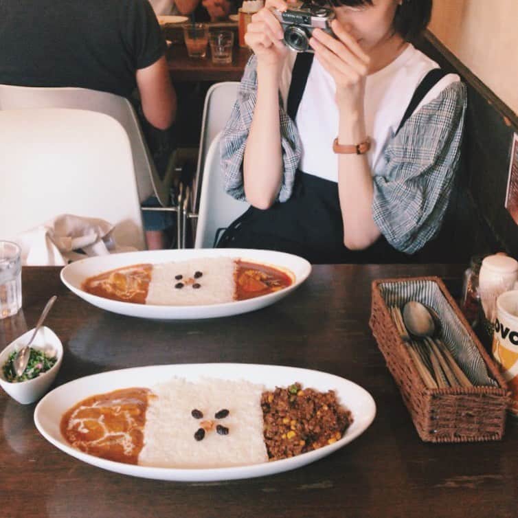 吹越ともみさんのインスタグラム写真 - (吹越ともみInstagram)「写真見てわぁ〜〜😳って言ったり、 美味しいご飯食べてう〜〜ん🤤って言ったり。 ㅤㅤㅤㅤㅤㅤㅤㅤㅤㅤㅤㅤㅤ 幸せだ〜〜 ㅤㅤㅤㅤㅤㅤㅤㅤㅤㅤㅤㅤㅤ フィルムカメラを始めまして。 濱田さんの写真展見終わって、何気ない日常が変わった瞬間が面白かった。 ここもあそこも！絵になる、、！って。笑 たくさん写真を撮りました📷 視点を変えてみることは大切である✍️ ㅤㅤㅤㅤㅤㅤㅤㅤㅤㅤㅤㅤㅤ 連れ出していただき、ありがとうございました❣️(@_hikari_shot) ㅤㅤㅤㅤㅤㅤㅤㅤㅤㅤㅤㅤㅤ ㅤㅤㅤㅤㅤㅤㅤㅤㅤㅤㅤㅤㅤ ㅤㅤㅤㅤㅤㅤㅤㅤㅤㅤㅤㅤㅤ #学芸大学駅#写真展#distantdrums#濱田英明 さん#カレー#vovo#lunch#🍛#🍃#🍃」9月12日 21時04分 - fukitomo