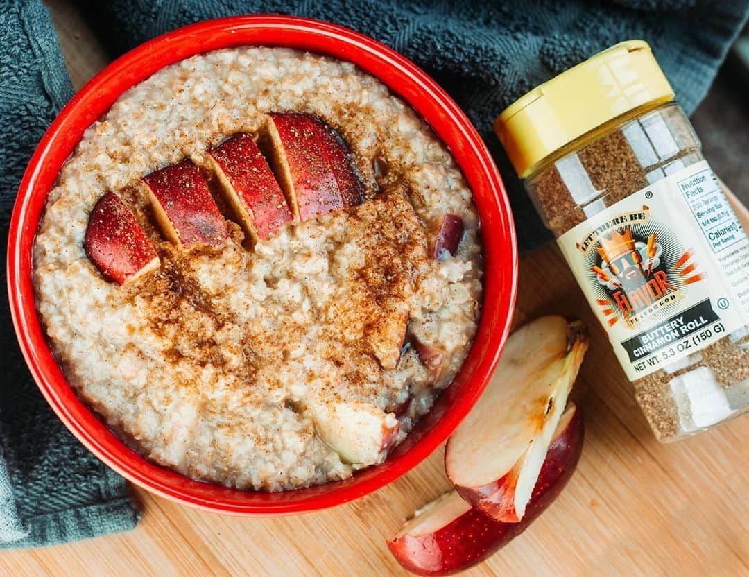 Flavorgod Seasoningsさんのインスタグラム写真 - (Flavorgod SeasoningsInstagram)「Have you tried our #flavorgod Buttery Cinnamon Roll in your oatmeal!? ⁠ -⁠ Customer:👉 @remnantsofthereign⁠ Made with:👉 #Flavorgod Buttery Cinnamon Roll⁠ -⁠ Add delicious flavors to your meals!⬇️⁠ Click link in the bio -> @flavorgod | www.flavorgod.com⁠ -⁠ Flavor God Seasonings are:⁠ 💥 Zero Calories per Serving ⁠ 🙌 0 Sugar per Serving⁠ 🔥 KETO & PALEO⁠ 🌱 GLUTEN FREE & KOSHER⁠ ☀️ VEGAN-FRIENDLY ⁠ 🌊 Low salt⁠ ⚡️ NO MSG⁠ 🚫 NO SOY⁠ 🥛 DAIRY FREE *except Ranch ⁠ 🌿 All Natural & Made Fresh⁠ ⏰ Shelf life is 24 months⁠ -⁠ #food #foodie #flavorgod #seasonings #glutenfree #mealprep  #keto #seasonings #paleo  #seasonings  #kosher #seasonings  #breakfast #lunch #dinner #yummy #delicious #foodporn」9月12日 21時00分 - flavorgod