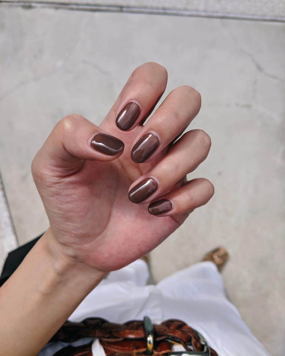 Shiho Sasakiのインスタグラム：「new nail💅 ちょっと透け感のあるBrownにしてもらいました🌰 早く長袖着たいなぁ💭 #pixelで撮影#baroque_pixel#nail」