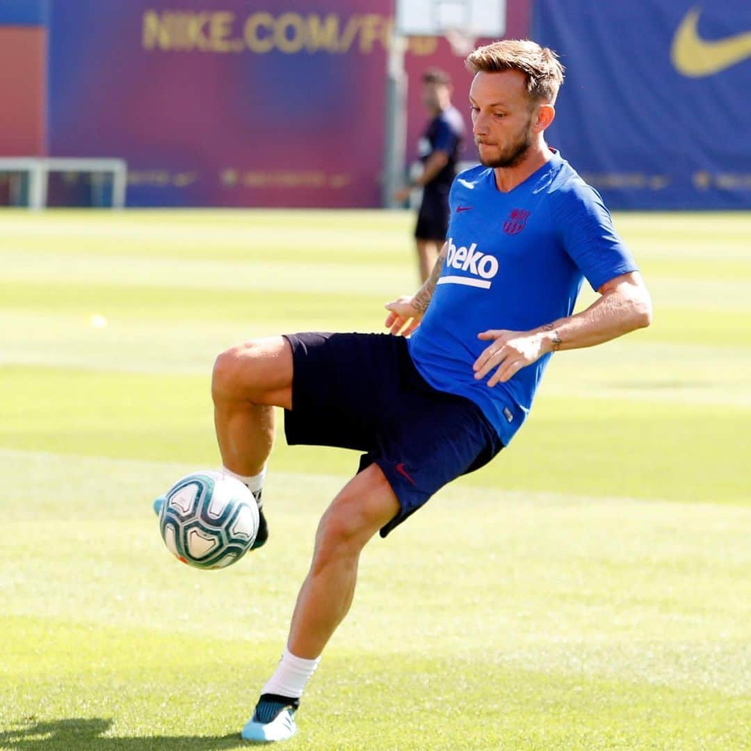 イヴァン・ラキティッチさんのインスタグラム写真 - (イヴァン・ラキティッチInstagram)「⚽️💪」9月12日 21時29分 - ivanrakitic