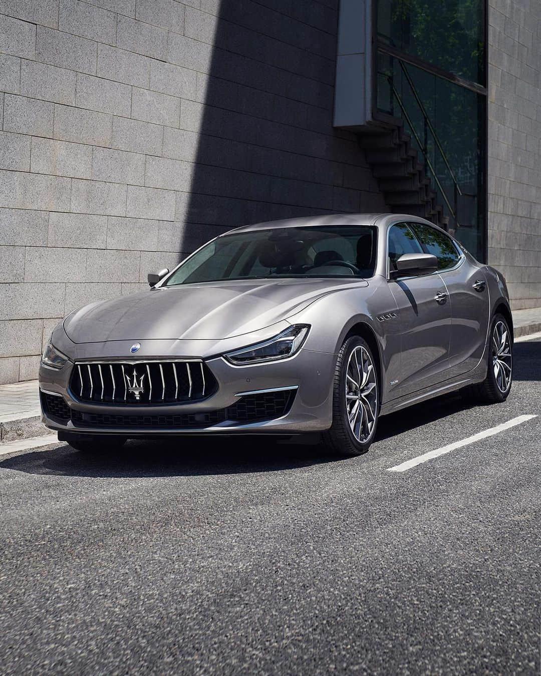 マセラティさんのインスタグラム写真 - (マセラティInstagram)「A masterful combination of style, power and elegance. #MaseratiGhibli #Maserati」9月12日 21時40分 - maserati