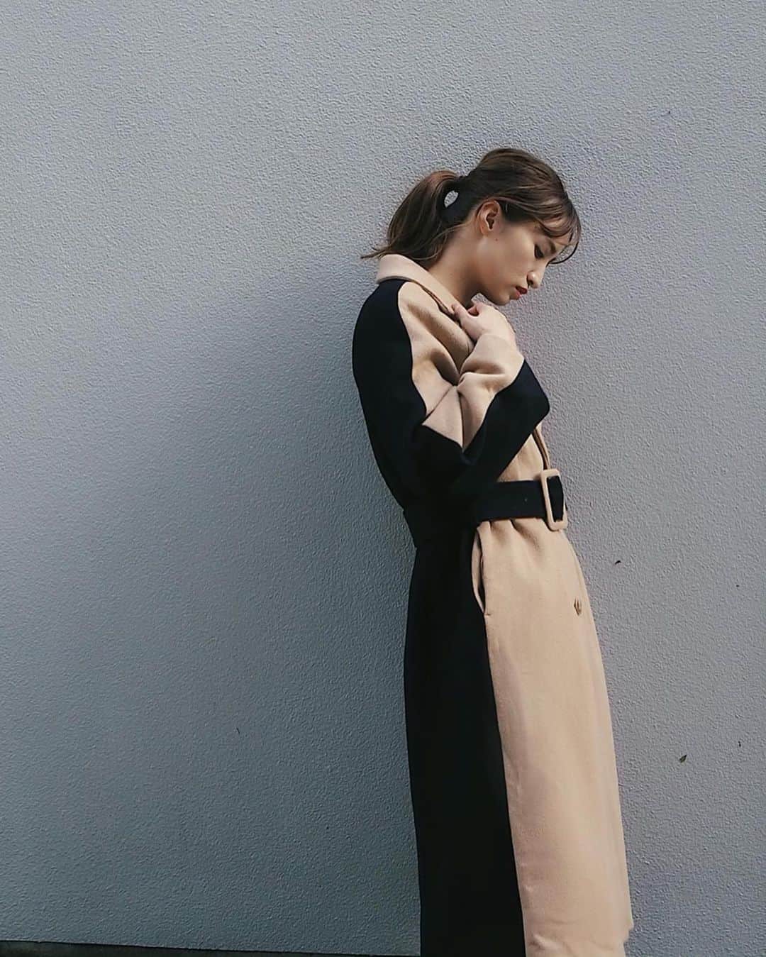 ARISA（和田有沙）さんのインスタグラム写真 - (ARISA（和田有沙）Instagram)「𝑆𝐻𝐸𝐿𝑇𝑇𝐸𝑅 𝑊𝐸𝐵 𝑆𝑇𝑂𝑅𝐸 "𝑃𝑅𝐸 𝑂𝑅𝐷𝐸𝑅 𝑂𝑈𝑇𝐸𝑅"ㅤㅤㅤㅤㅤㅤㅤㅤㅤㅤㅤㅤㅤㅤㅤㅤㅤㅤㅤㅤㅤㅤㅤㅤㅤㅤ Leory2型目!!!!ㅤㅤㅤㅤㅤㅤㅤㅤㅤㅤㅤㅤㅤ ◾︎ ﾊﾞｲｶﾗｰﾛﾝｸﾞｳｰﾙｺｰﾄ【BEG.MULTI】43,500-ㅤㅤㅤㅤㅤㅤㅤㅤㅤㅤㅤㅤㅤ Leoryでは初めての オーバーサイズコート😏ㅤㅤㅤㅤㅤㅤㅤㅤㅤㅤㅤㅤㅤ その中でも 女性らしさ、Leoryらしさを 詰め込んだ存在感のある1枚に仕上げました😌ㅤㅤㅤㅤㅤㅤㅤㅤㅤㅤㅤㅤㅤ  ざっくりとしたニットでも 合わせやすいサイズ感なので コーデを選ばす幅広く 着用して頂けます。ㅤㅤㅤㅤㅤㅤㅤㅤㅤㅤㅤㅤㅤ ベルトも配色になっているので 表と裏、その日の気分でお楽しみ 頂ける2way仕様になっています☺️ㅤㅤㅤㅤㅤㅤㅤㅤㅤㅤㅤㅤㅤ  ㅤㅤㅤㅤㅤㅤㅤㅤㅤㅤㅤㅤㅤ 13日PM12:00よりスタートです✨  #laviedeleory#leory#LeoryxEBLÓA#sheltter#outer #ラヴィドゥレオリー#レオリー#レオリーエブロア#アウター#コート#arisa_fashion」9月12日 21時33分 - wadaarisa