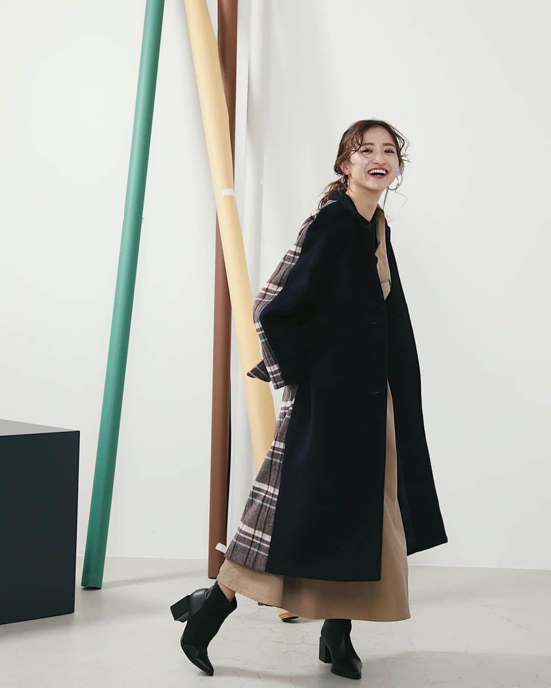 ARISA（和田有沙）さんのインスタグラム写真 - (ARISA（和田有沙）Instagram)「𝑆𝐻𝐸𝐿𝑇𝑇𝐸𝑅 𝑊𝐸𝐵 𝑆𝑇𝑂𝑅𝐸 "𝑃𝑅𝐸 𝑂𝑅𝐷𝐸𝑅 𝑂𝑈𝑇𝐸𝑅"ㅤㅤㅤㅤㅤㅤㅤㅤㅤㅤㅤㅤㅤㅤㅤㅤㅤㅤㅤㅤㅤㅤㅤㅤㅤㅤ Leory2型目!!!!ㅤㅤㅤㅤㅤㅤㅤㅤㅤㅤㅤㅤㅤ ◾︎ ﾊﾞｲｶﾗｰﾛﾝｸﾞｳｰﾙｺｰﾄ【BEG.MULTI】43,500-ㅤㅤㅤㅤㅤㅤㅤㅤㅤㅤㅤㅤㅤ Leoryでは初めての オーバーサイズコート😏ㅤㅤㅤㅤㅤㅤㅤㅤㅤㅤㅤㅤㅤ その中でも 女性らしさ、Leoryらしさを 詰め込んだ存在感のある1枚に仕上げました😌ㅤㅤㅤㅤㅤㅤㅤㅤㅤㅤㅤㅤㅤ  ざっくりとしたニットでも 合わせやすいサイズ感なので コーデを選ばす幅広く 着用して頂けます。ㅤㅤㅤㅤㅤㅤㅤㅤㅤㅤㅤㅤㅤ ベルトも配色になっているので 表と裏、その日の気分でお楽しみ 頂ける2way仕様になっています☺️ㅤㅤㅤㅤㅤㅤㅤㅤㅤㅤㅤㅤㅤ  ㅤㅤㅤㅤㅤㅤㅤㅤㅤㅤㅤㅤㅤ 13日PM12:00よりスタートです✨  #laviedeleory#leory#LeoryxEBLÓA#sheltter#outer #ラヴィドゥレオリー#レオリー#レオリーエブロア#アウター#コート#arisa_fashion」9月12日 21時33分 - wadaarisa