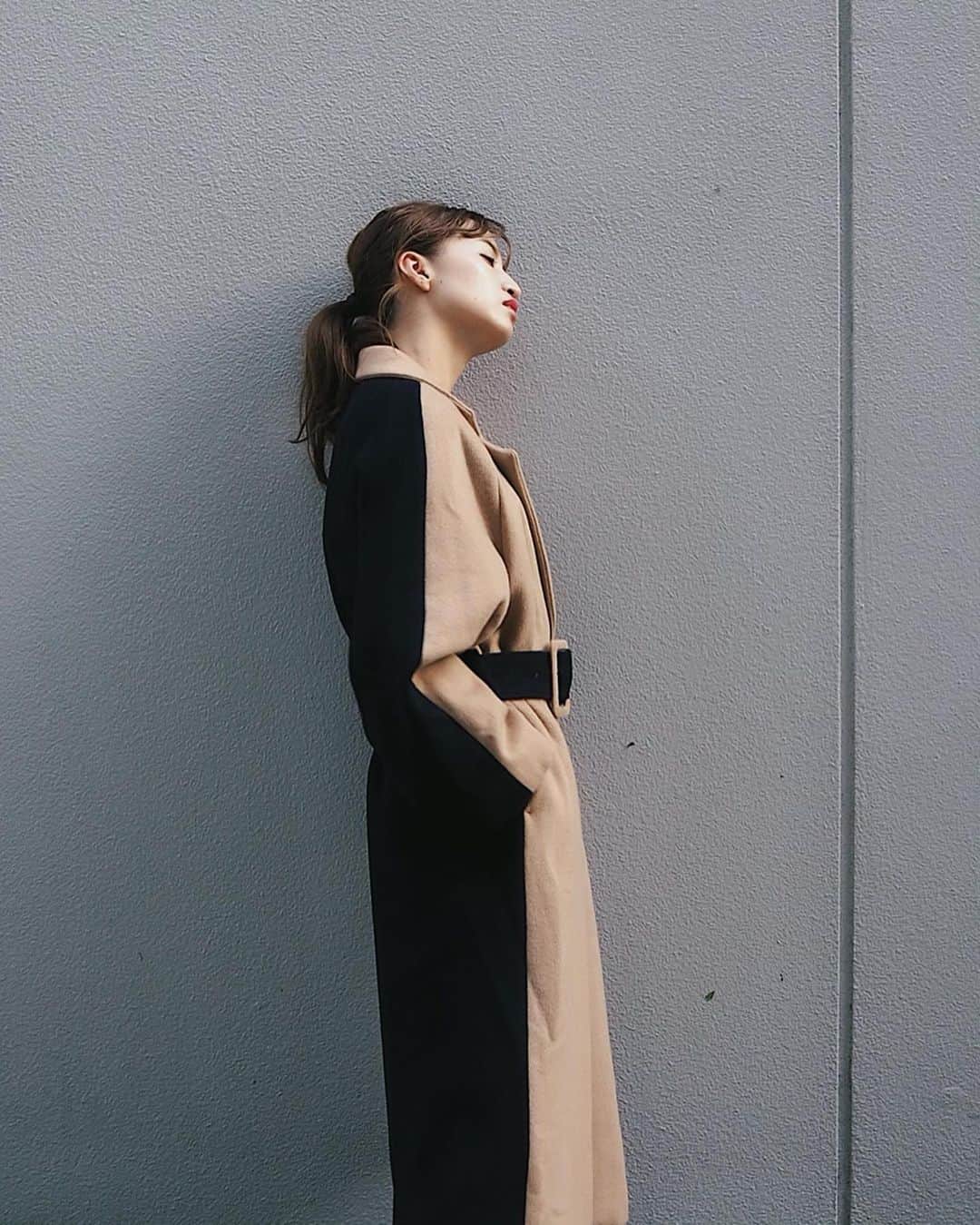 ARISA（和田有沙）さんのインスタグラム写真 - (ARISA（和田有沙）Instagram)「𝑆𝐻𝐸𝐿𝑇𝑇𝐸𝑅 𝑊𝐸𝐵 𝑆𝑇𝑂𝑅𝐸 "𝑃𝑅𝐸 𝑂𝑅𝐷𝐸𝑅 𝑂𝑈𝑇𝐸𝑅"ㅤㅤㅤㅤㅤㅤㅤㅤㅤㅤㅤㅤㅤㅤㅤㅤㅤㅤㅤㅤㅤㅤㅤㅤㅤㅤ Leory2型目!!!!ㅤㅤㅤㅤㅤㅤㅤㅤㅤㅤㅤㅤㅤ ◾︎ ﾊﾞｲｶﾗｰﾛﾝｸﾞｳｰﾙｺｰﾄ【BEG.MULTI】43,500-ㅤㅤㅤㅤㅤㅤㅤㅤㅤㅤㅤㅤㅤ Leoryでは初めての オーバーサイズコート😏ㅤㅤㅤㅤㅤㅤㅤㅤㅤㅤㅤㅤㅤ その中でも 女性らしさ、Leoryらしさを 詰め込んだ存在感のある1枚に仕上げました😌ㅤㅤㅤㅤㅤㅤㅤㅤㅤㅤㅤㅤㅤ  ざっくりとしたニットでも 合わせやすいサイズ感なので コーデを選ばす幅広く 着用して頂けます。ㅤㅤㅤㅤㅤㅤㅤㅤㅤㅤㅤㅤㅤ ベルトも配色になっているので 表と裏、その日の気分でお楽しみ 頂ける2way仕様になっています☺️ㅤㅤㅤㅤㅤㅤㅤㅤㅤㅤㅤㅤㅤ  ㅤㅤㅤㅤㅤㅤㅤㅤㅤㅤㅤㅤㅤ 13日PM12:00よりスタートです✨  #laviedeleory#leory#LeoryxEBLÓA#sheltter#outer #ラヴィドゥレオリー#レオリー#レオリーエブロア#アウター#コート#arisa_fashion」9月12日 21時33分 - wadaarisa