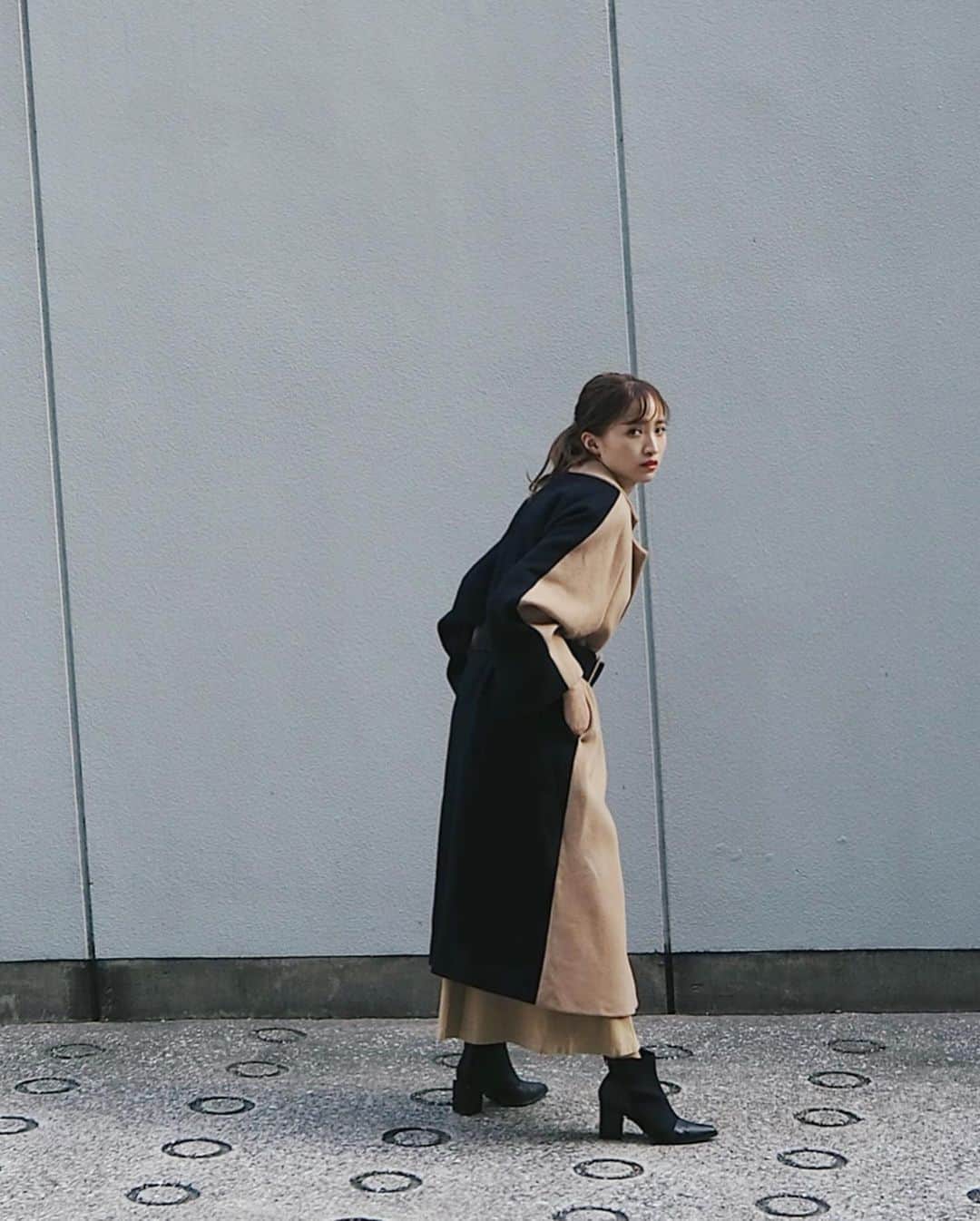 ARISA（和田有沙）さんのインスタグラム写真 - (ARISA（和田有沙）Instagram)「𝑆𝐻𝐸𝐿𝑇𝑇𝐸𝑅 𝑊𝐸𝐵 𝑆𝑇𝑂𝑅𝐸 "𝑃𝑅𝐸 𝑂𝑅𝐷𝐸𝑅 𝑂𝑈𝑇𝐸𝑅"ㅤㅤㅤㅤㅤㅤㅤㅤㅤㅤㅤㅤㅤㅤㅤㅤㅤㅤㅤㅤㅤㅤㅤㅤㅤㅤ Leory2型目!!!!ㅤㅤㅤㅤㅤㅤㅤㅤㅤㅤㅤㅤㅤ ◾︎ ﾊﾞｲｶﾗｰﾛﾝｸﾞｳｰﾙｺｰﾄ【BEG.MULTI】43,500-ㅤㅤㅤㅤㅤㅤㅤㅤㅤㅤㅤㅤㅤ Leoryでは初めての オーバーサイズコート😏ㅤㅤㅤㅤㅤㅤㅤㅤㅤㅤㅤㅤㅤ その中でも 女性らしさ、Leoryらしさを 詰め込んだ存在感のある1枚に仕上げました😌ㅤㅤㅤㅤㅤㅤㅤㅤㅤㅤㅤㅤㅤ  ざっくりとしたニットでも 合わせやすいサイズ感なので コーデを選ばす幅広く 着用して頂けます。ㅤㅤㅤㅤㅤㅤㅤㅤㅤㅤㅤㅤㅤ ベルトも配色になっているので 表と裏、その日の気分でお楽しみ 頂ける2way仕様になっています☺️ㅤㅤㅤㅤㅤㅤㅤㅤㅤㅤㅤㅤㅤ  ㅤㅤㅤㅤㅤㅤㅤㅤㅤㅤㅤㅤㅤ 13日PM12:00よりスタートです✨  #laviedeleory#leory#LeoryxEBLÓA#sheltter#outer #ラヴィドゥレオリー#レオリー#レオリーエブロア#アウター#コート#arisa_fashion」9月12日 21時33分 - wadaarisa