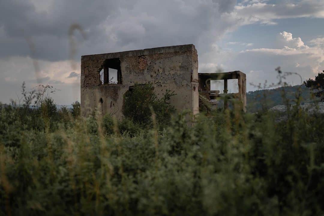 Shinsuke Inoueさんのインスタグラム写真 - (Shinsuke InoueInstagram)「ここにも暮らしがあったのでしょう。 #Sarajevo | #Bosnia and Herzegovina |  #サラエボ | #ボスニアヘルツェゴビナ |」9月12日 21時49分 - s_n_k