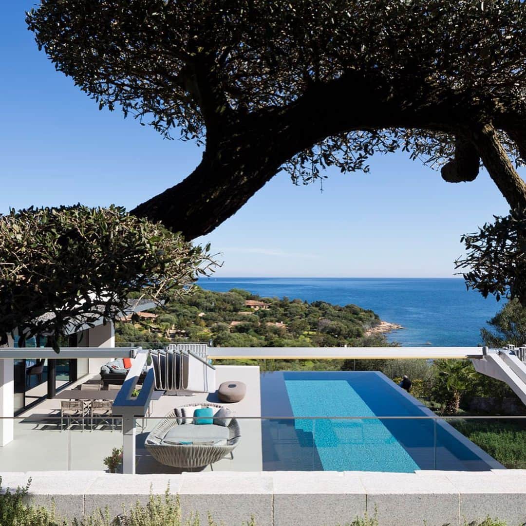 My Interiorさんのインスタグラム写真 - (My InteriorInstagram)「Superb 👌🏻 Villa Emma Porto Rotondo, Sardinia, Italy 🇮🇹 by Mario Mazzer Architects @mariomazzerarchitects」9月12日 21時49分 - myinterior