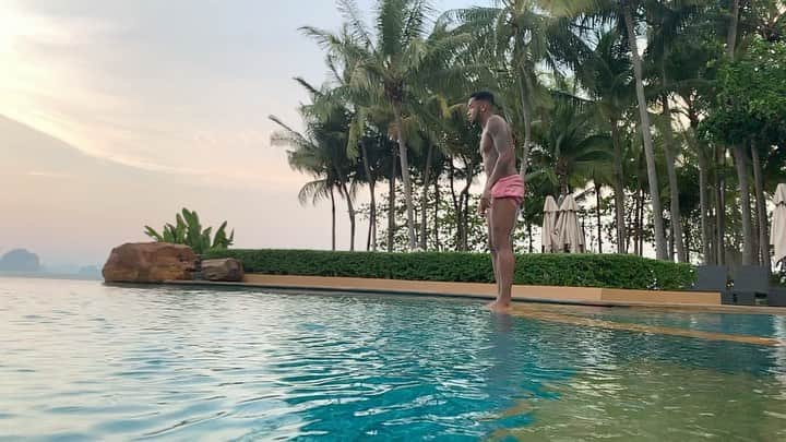 ラファエル・ダ・シルバのインスタグラム：「O vídeo mais lindo que vc verá hoje! 😂 #têbêtê」