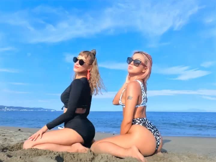 Nazukiのインスタグラム：「2019.SUMMER🏝🏝🏝 札幌に住んでいたリエちゃんと、海に行けるなんて😭😭 10年以上友達だけど、日本の海一緒に行くの初めてでした✌🏻 東京に引っ越して来て会う回数が増えて嬉しい😭😊 SUPもやれてお弁当まで作って来てくれて楽しい海会でした😘  thanks💕  #summer #sup #beach #friend #2019 #三浦海岸 #夏の思い出」