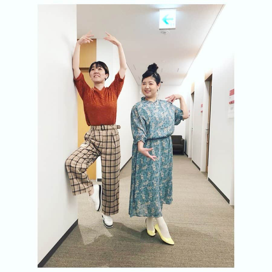 馬場園梓さんのインスタグラム写真 - (馬場園梓Instagram)「へい♪  本日は、 MBS「ミント！」の日でした！  見てくださいました皆様、 誠にありがとうございました。  前回のお衣装をまだルン♪ してなかったので、 お先にこちらを ルン♪  させていただきますね！  bbz  花柄ワンピース→supure  miho  オレンジトップス、  チェックパンツ→Honeys  他 スタイリストさん私物になります。  この日は廊下でばったり かつみ・さゆりさんにお会いしまして、 さゆりさんの変わらぬ美しさに魅了されました˚✧₊ ですので  ルン♪  #yeah #happy #MBS #ミント #花柄 #ワンピース #イヤリング #supure #honeys #miho #ご機嫌 #軟体 #球体 #ルン♪」9月12日 21時54分 - babazonoazusa