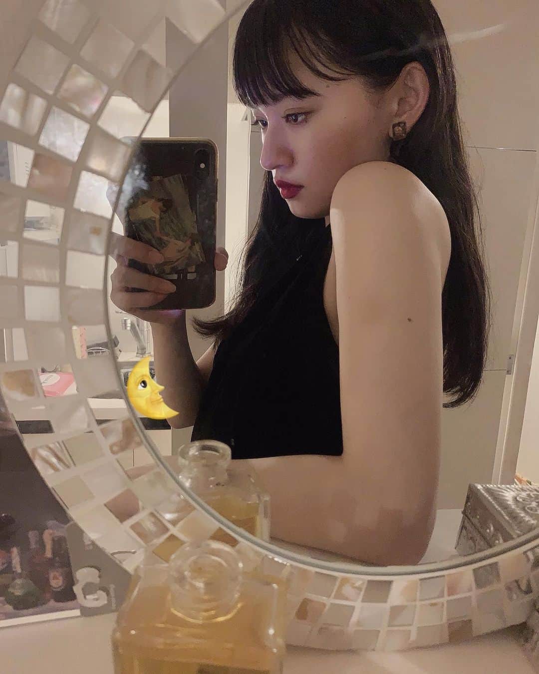 shihori.kathleenのインスタグラム：「📽🥀🔮🎠🌛」