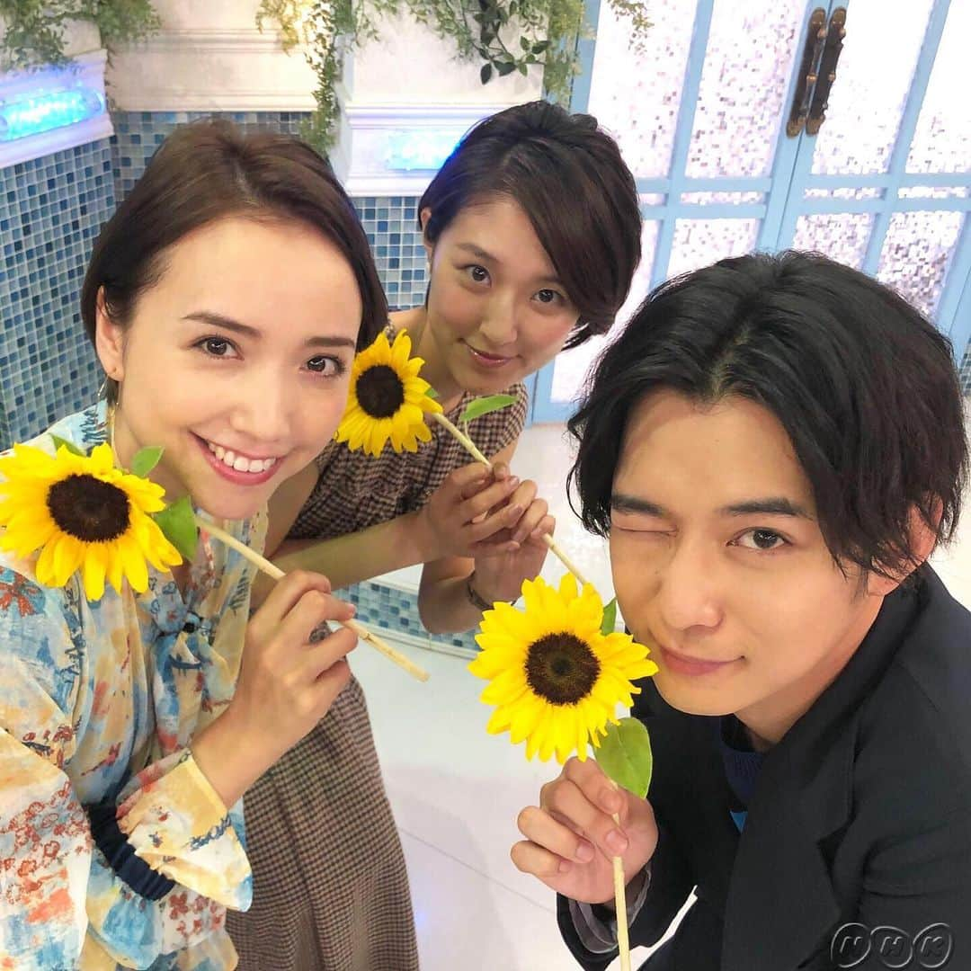 あさイチさんのインスタグラム写真 - (あさイチInstagram)「🌻ひまわりよりもかわいく！📸﻿ というスタッフの要望に﻿ しっかり応えてくださいました😍 ﻿ ﻿ 夏の終わりに素敵なひまわり✨﻿ ﻿ #千葉雄大 さん #盤上の向日葵 #BSP #日曜夜10時から #次回は第2話 ﻿ #豊田エリー さん #ジャパナビ #三重 #旅人﻿ #近江友里恵 アナ﻿ #nhk #あさイチ #8時15分から」9月12日 12時59分 - nhk_asaichi