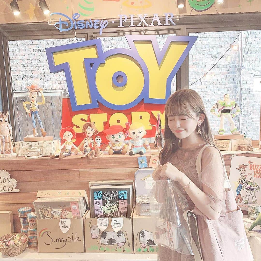 茉井良菜さんのインスタグラム写真 - (茉井良菜Instagram)「. 続き❤︎ .  #toystory #toystory4 #toyhouse #toystory #forky #토이하우스 #토이스토리 #포키 #여행스타그램 #카페스타그램 #이태원카페 #토이하우스 #토이스토리4 #귀여워 #한국여행 #한국카페 #한국 #フォーキー #トイハウス #韓国旅行 #梨泰院 #梨泰院カフェ」9月12日 13時13分 - yonsuchan