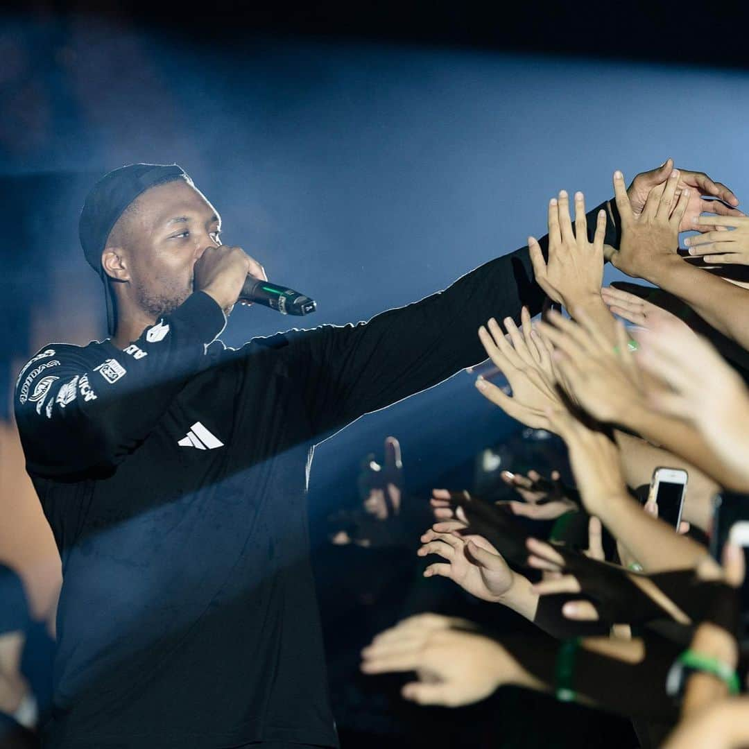 デイミアン・リラードさんのインスタグラム写真 - (デイミアン・リラードInstagram)「‪Performed in Taipei Wednesday night for the crowd at #adidas101. Video coming soon! @adidas_tw #DameDOLLA #BigDOLLA 🎤 🏀🇹🇼 ///‬」9月12日 13時14分 - damianlillard