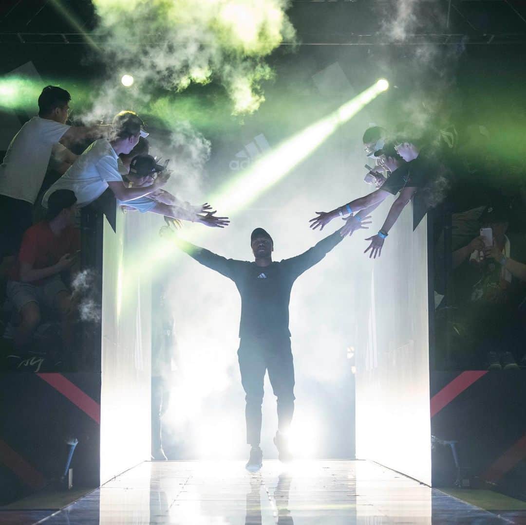 デイミアン・リラードのインスタグラム：「‪Performed in Taipei Wednesday night for the crowd at #adidas101. Video coming soon! @adidas_tw #DameDOLLA #BigDOLLA 🎤 🏀🇹🇼 ///‬」