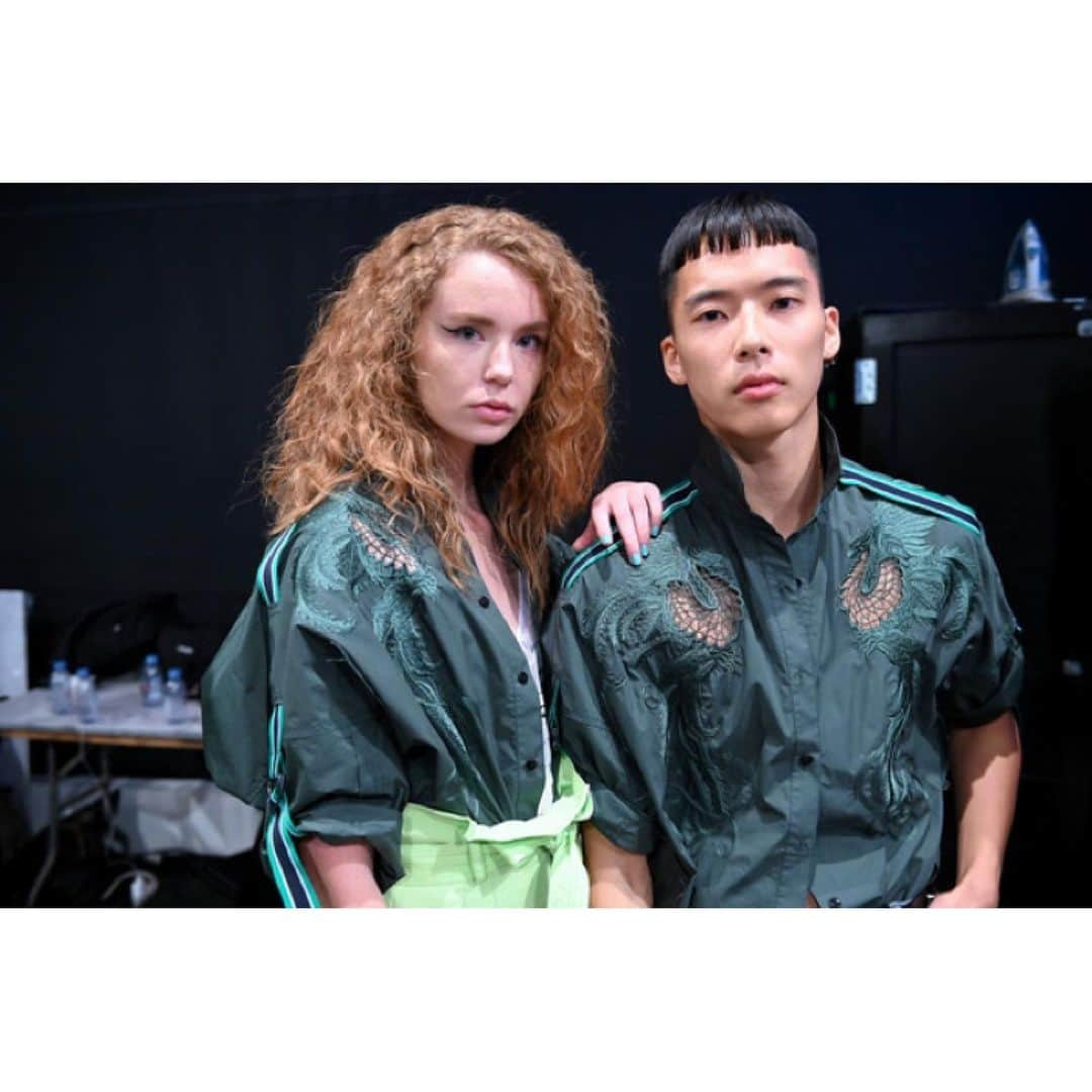 柳喬之さんのインスタグラム写真 - (柳喬之Instagram)「Backstage 📸 Glad to be a part of such an amazing show @taoraywang 💚  #taoraywang #taoraytaoray #editorial #fashion #newyork #nycmodel #fashionmodel #editorialmodel #asianmodel #asianmalemodel #asianmen #asianguy #NYFW #malemodels #RedModelMgmtNyc #RedMgmtMen」9月12日 13時12分 - dvdtyng