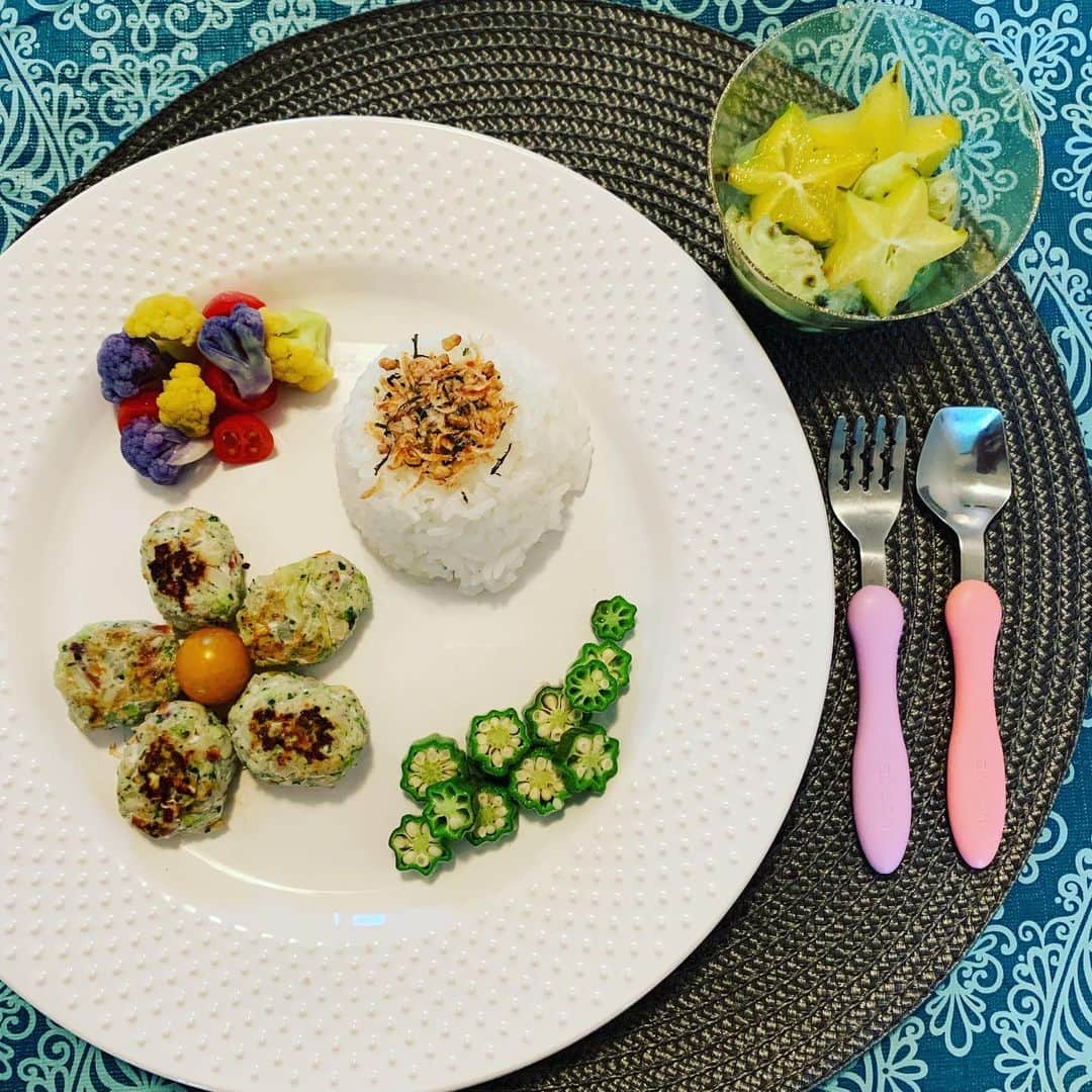 齊藤美絵さんのインスタグラム写真 - (齊藤美絵Instagram)「Dinner for my daughter. All vegetables are Oko’a farm’s. @okoafarms  It’s beautiful and tasty.  Cactus(Prickly pear) is Christopher’s.  I  appreciate to having these onolicious treasures grown on Maui🙏✨ #maui #マウイ #liveontheearth #地球に寄り添った暮らし方 #childcare #育児  #3yearsold #dinner #dinnerformydaughter #keikimenu #okoafarms #wednesdayfarmersmarket #kula #mauinokaoi  #Hawaii #aloha #pricklypear #cactus  @cloud9catering #thankyou  #healtheearth #healmyself  #フードマエストロ #foodmaestro  #ナチュラルビューティスタイリスト #ツタエルヒト。」9月12日 13時20分 - saitomie