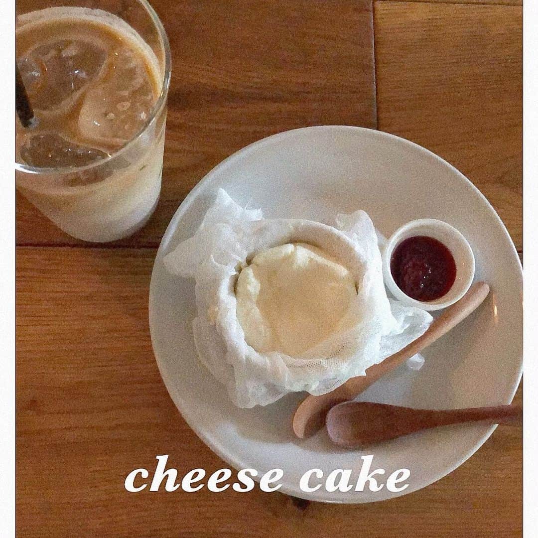 安原舞さんのインスタグラム写真 - (安原舞Instagram)「. 死ぬまでに一回は食べることをオススメします🧀❤︎ . 私はあと3回は行くと決意した . . . #ガーゼのチーズケーキ #チーズケーキ専門店 #cafe #cheese #cake #神戸cafe #カフェ巡り #神戸カフェ」9月12日 13時34分 - mai_yasuhara